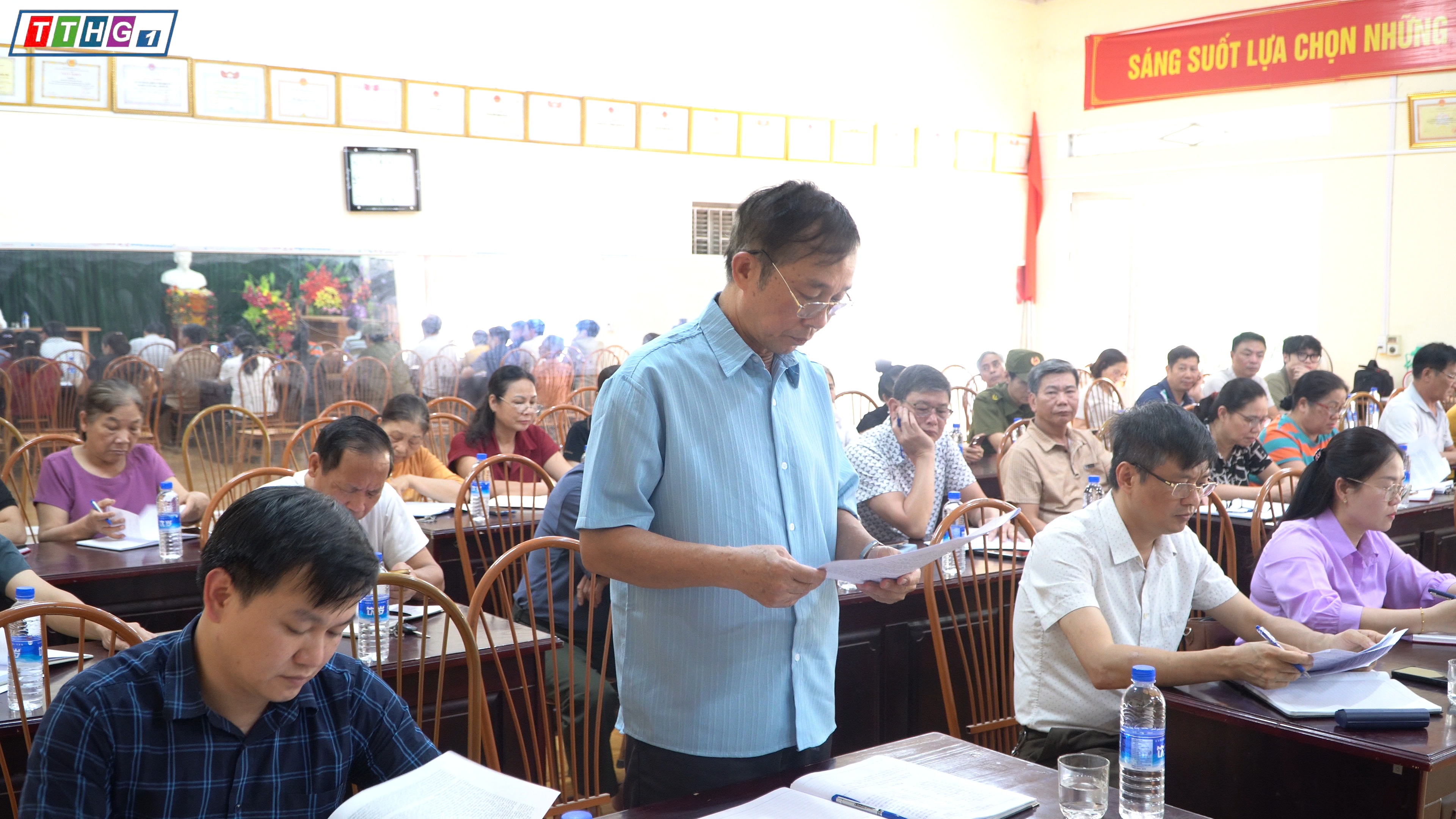 Ph&oacute; BT l&agrave;m việc với c&aacute;c chi bộ..00_00_53_25.Still004.bmp