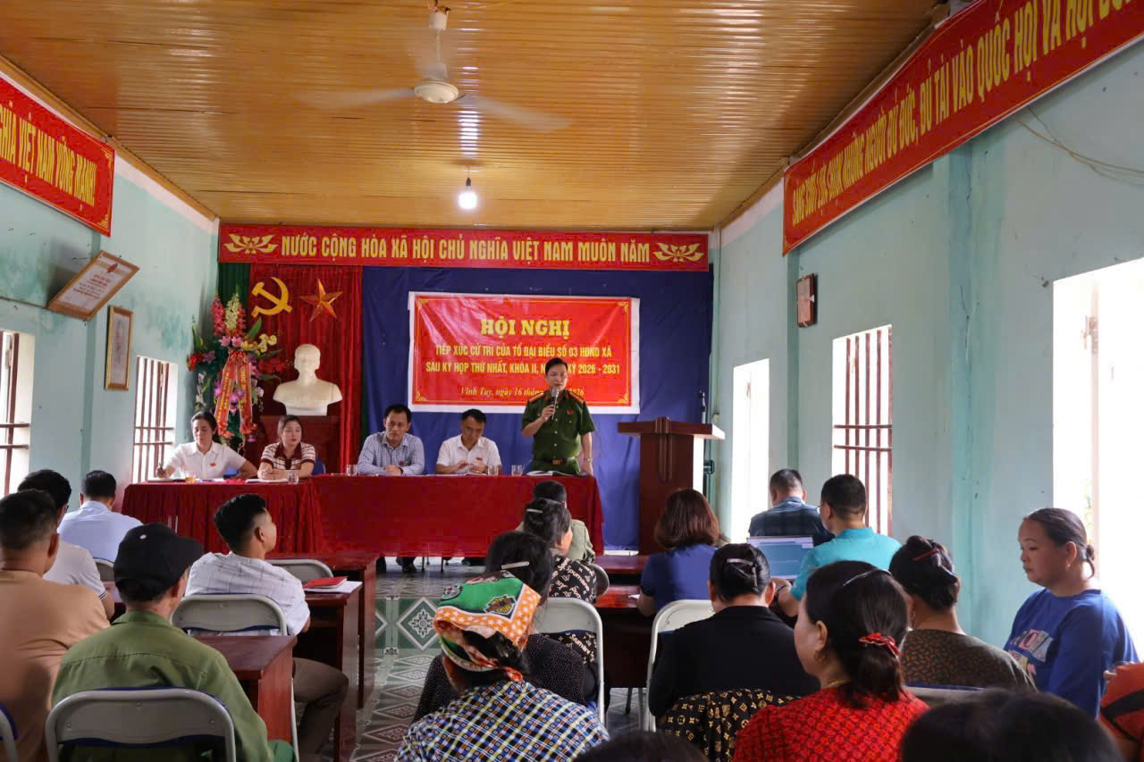 CÔNG AN XÃ VĨNH TUY THAM GIA TIẾP XÚC CỬ TRI 