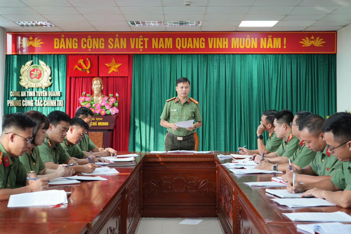 NÂNG CAO CHẤT LƯỢNG SINH HOẠT CHI BỘ, GÓP PHẦN THỰC HIỆN HIỆU QUẢ NHIỆM VỤ CHÍNH TRỊ