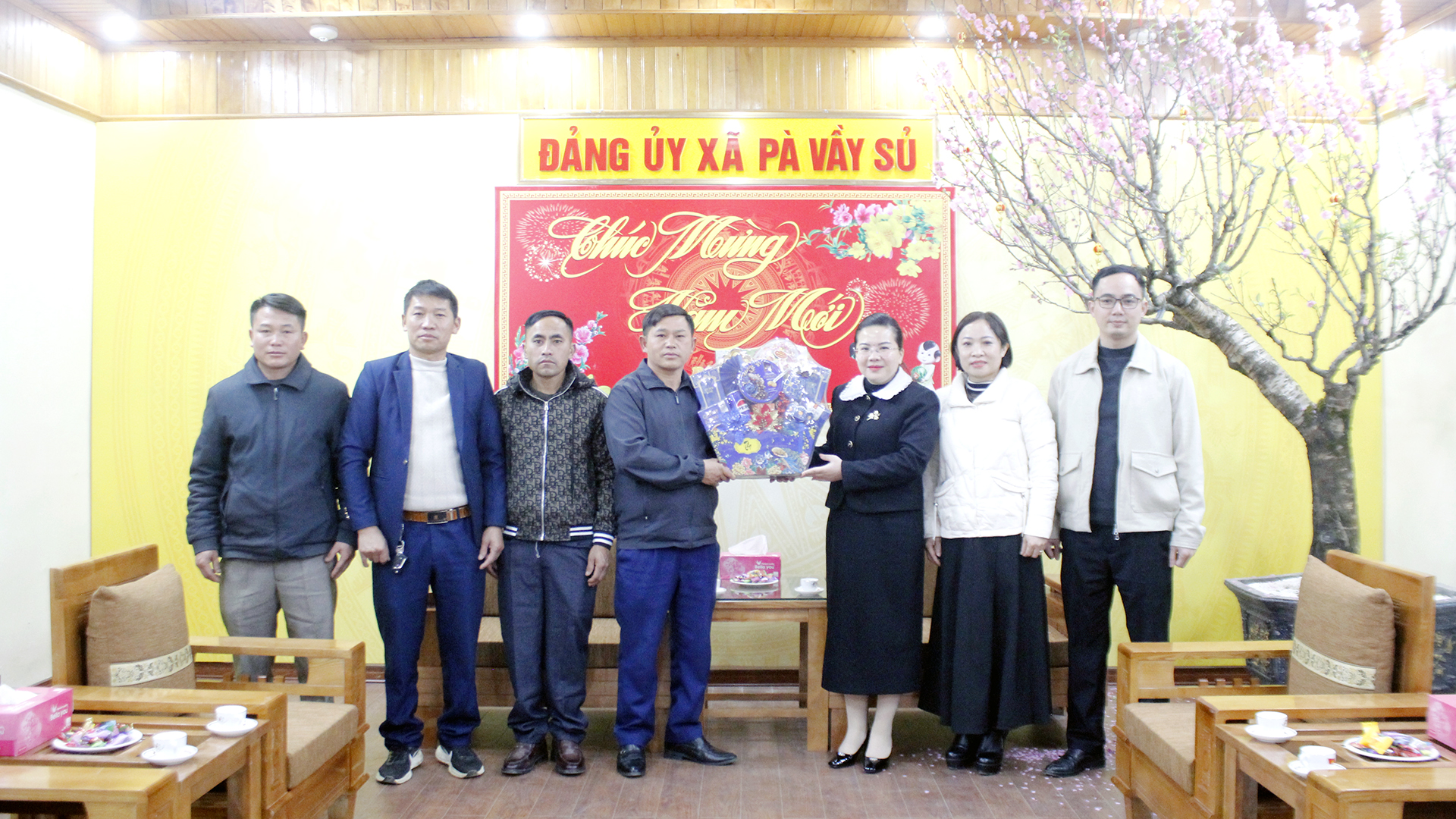 Các điểm nhóm Tin lành Liên hữu cơ đốc Việt Nam trên địa bàn xã chúc Tết Đảng ủy, HĐND, UBND xã