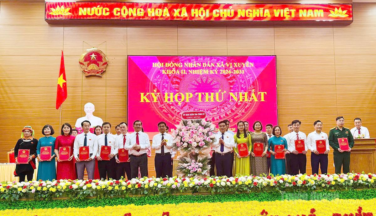 Chủ nhiệm Ủy ban Kiểm tra Tỉnh ủy Nguyễn Hưng Vượng dự Kỳ họp thứ nhất, HĐND xã Vị Xuyên khoá II, nhiệm kỳ 2026 - 2031