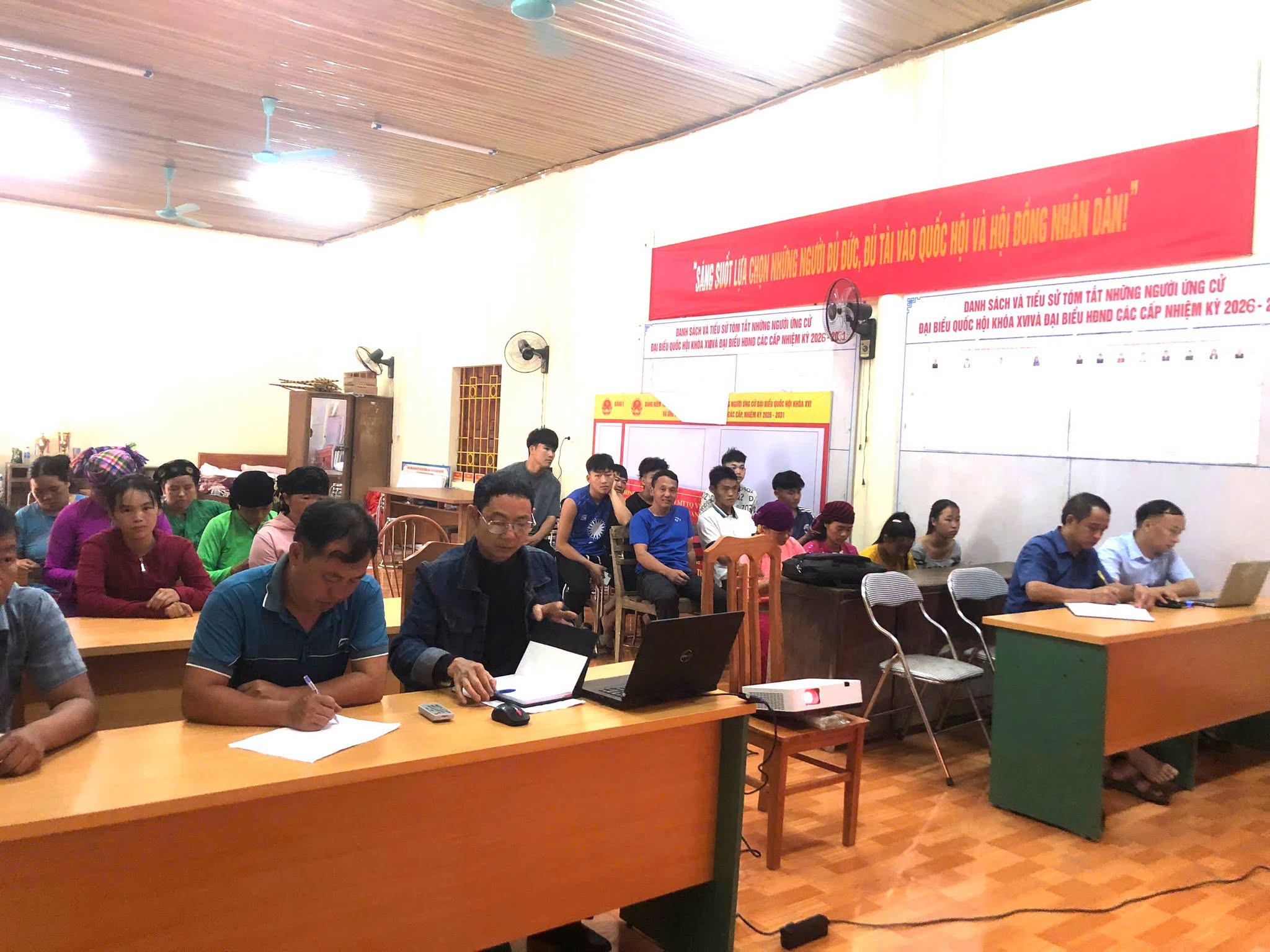 XÃ LŨNG PHÌN KHAI GIẢNG LỚP ĐÀO TẠO NGHỀ TRÌNH ĐỘ DƯỚI 03 THÁNG CHO LAO ĐỘNG NÔNG THÔN
