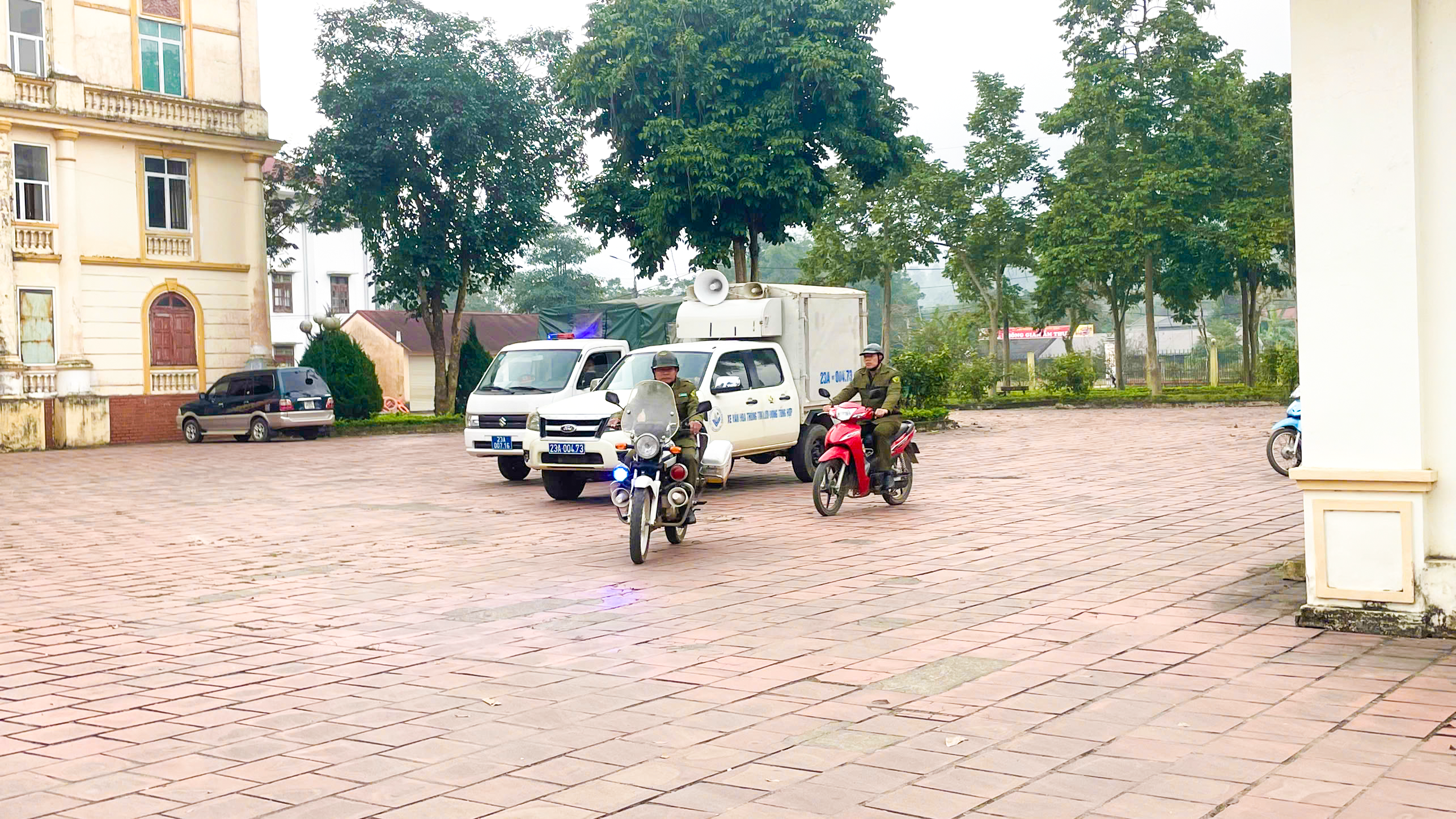 UBND xã Quang Bình ra quân lập lại trật tự đô thị, bảo đảm an toàn giao thông từ cơ sở