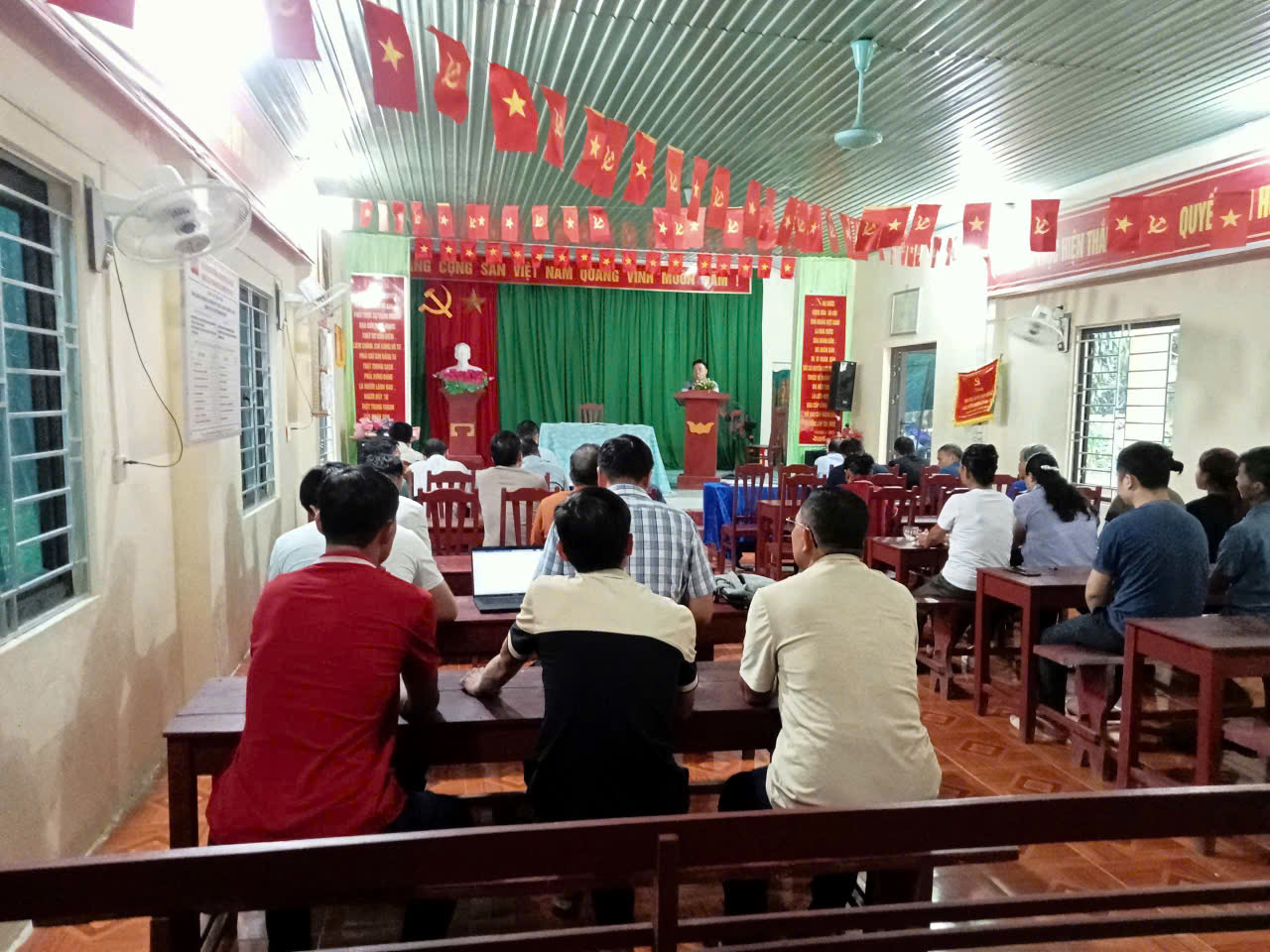 CHI BỘ THÔN TẢ NGẢO TỔ CHỨC SINH HOẠT ĐỊNH KỲ THÁNG 8, XÂY DỰNG QUY CHẾ LÀM VIỆC SAU SÁP NHẬP