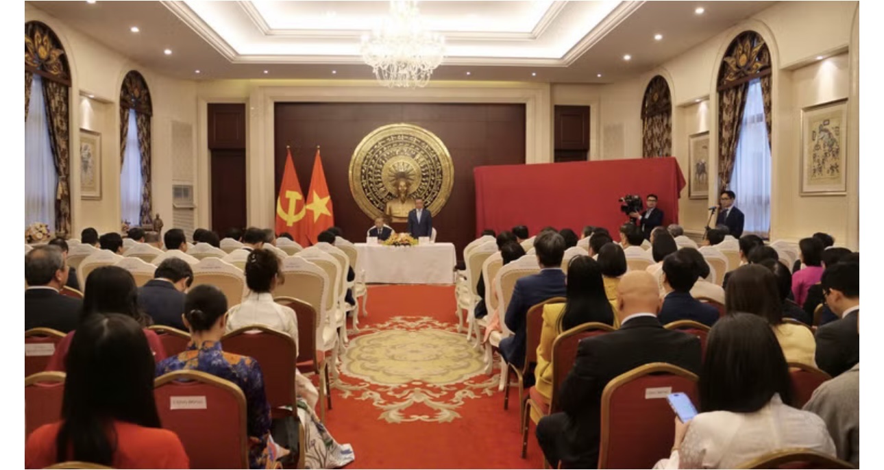 Tổng Bí thư, Chủ tịch nước Tô Lâm gặp gỡ cộng đồng người Việt Nam tại Trung Quốc