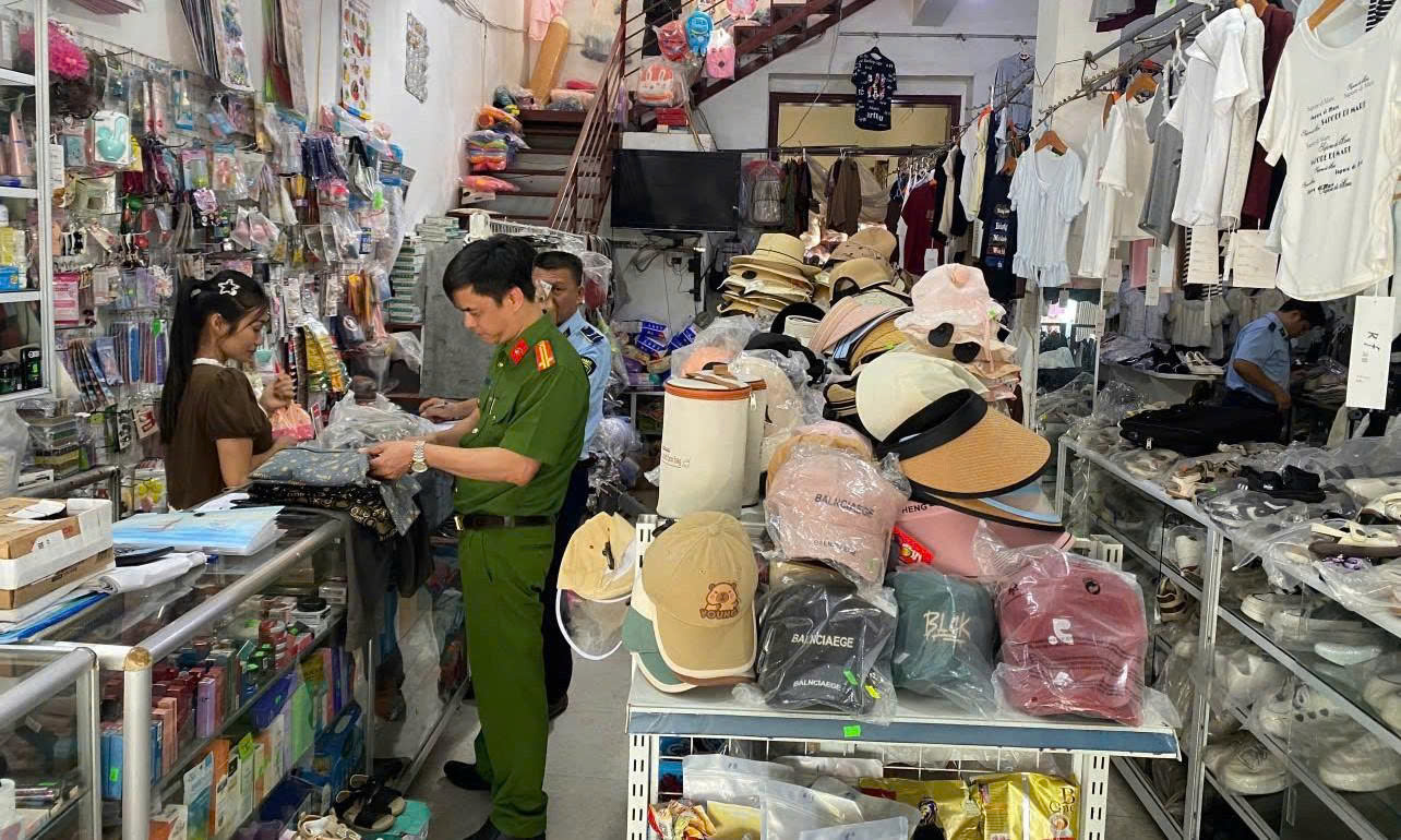 CÔNG AN XÃ MINH THANH PHÒNG, CHỐNG BUÔN LẬU, GIAN LẬN THƯƠNG MẠI VÀ HÀNG GIẢ TRÊN ĐỊA BÀN