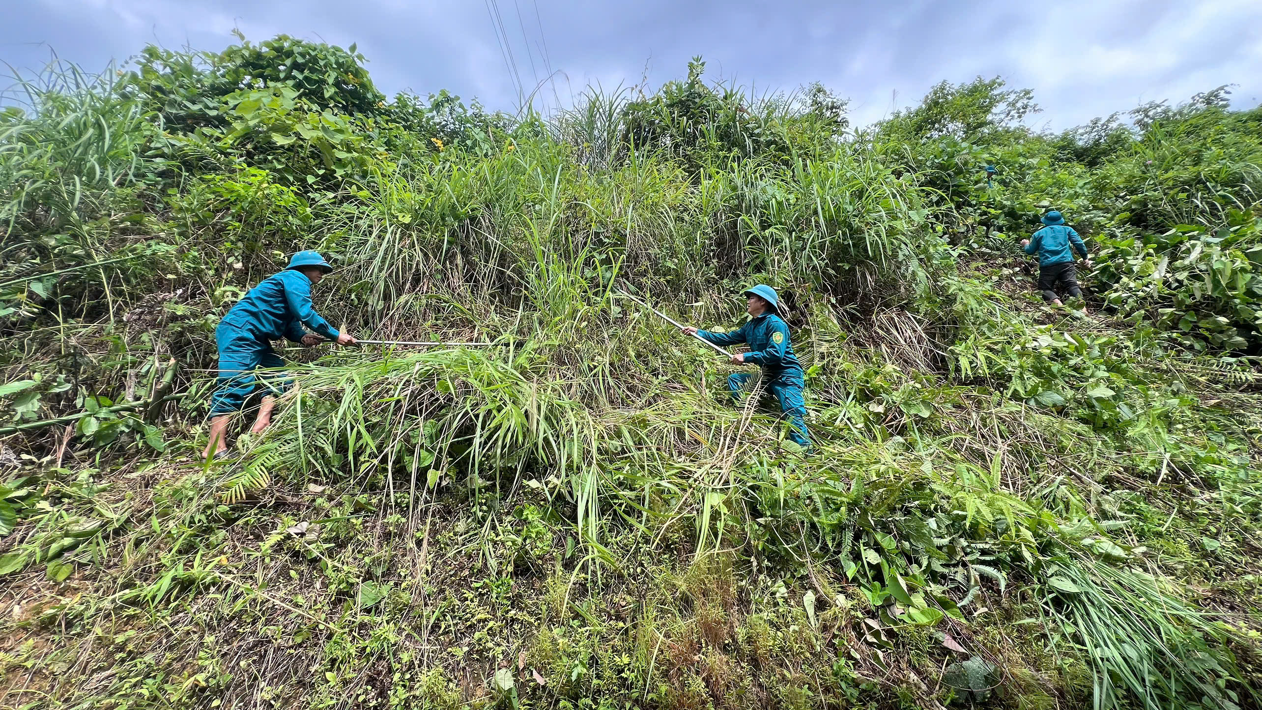 Xã Yên Thành tích cực hưởng ứng phong trào thi đua “Toàn dân chung tay bảo vệ môi trường, vì một Việt Nam xanh – sạch – đẹp” gắn với chương trình “Ngày thứ Bảy hướng về nông thôn mới”
