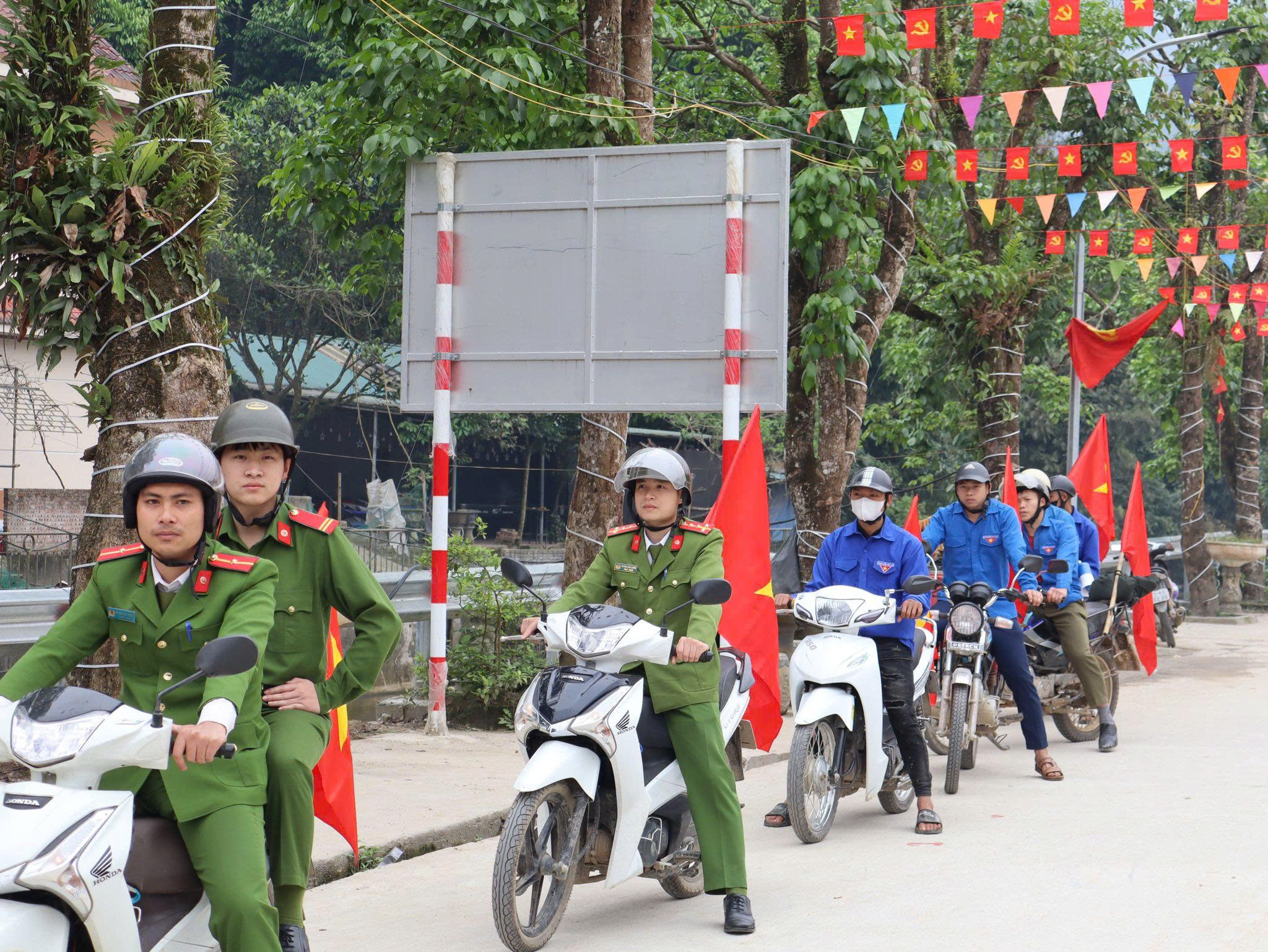 NGÀY BẦU CỬ - NGÀY HỘI CỦA TOÀN DÂN