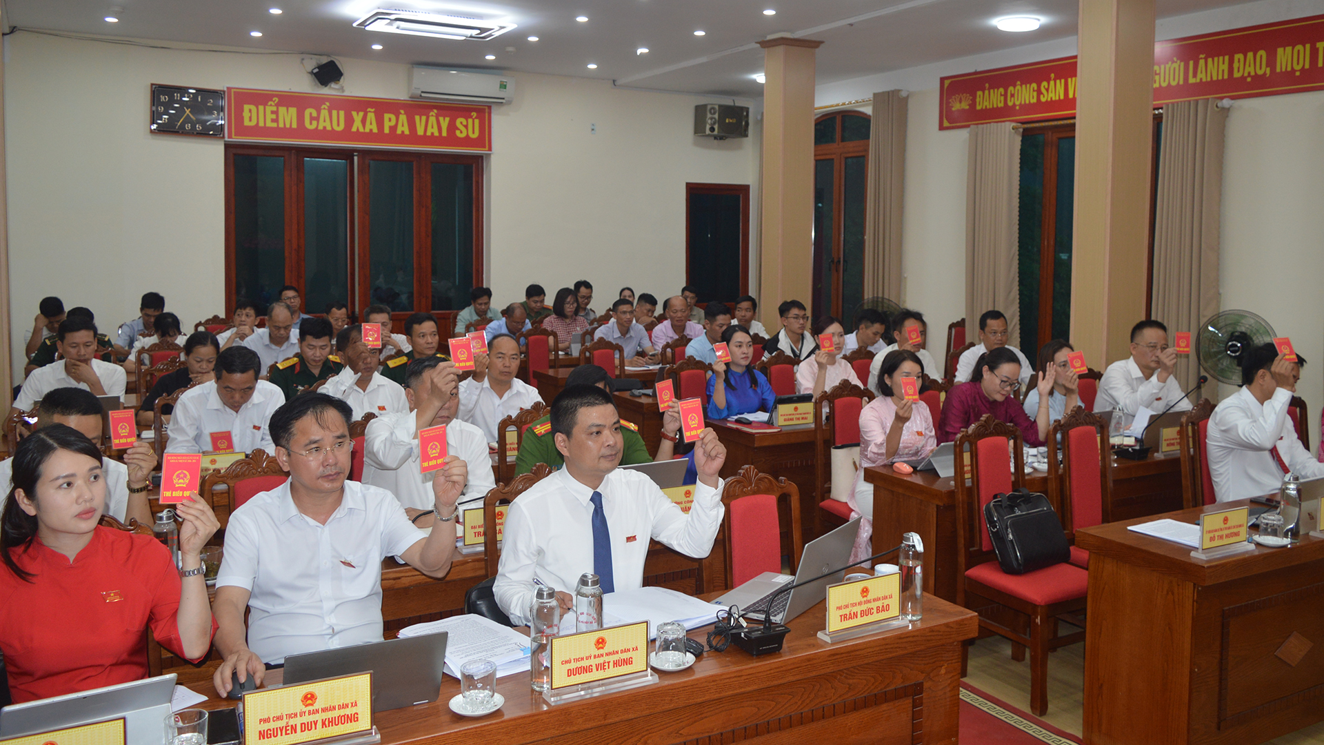 kỳ họp thứ 3 HĐND x&atilde; (1).jpg