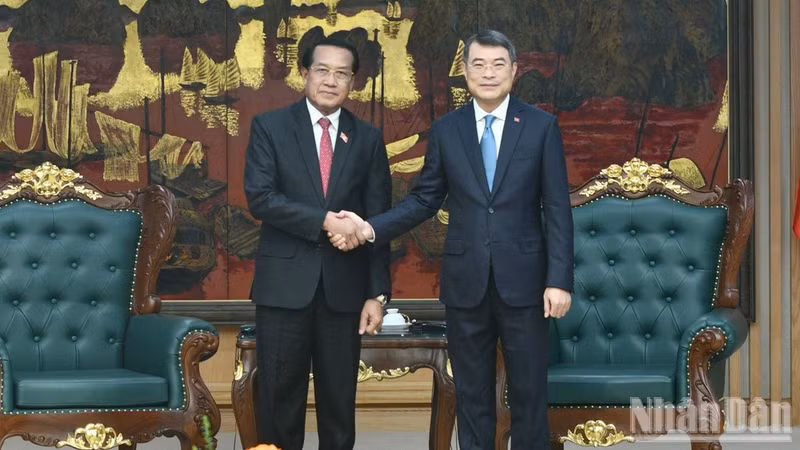 Prime Minister commends close cooperation between Vietnamese, Lao inspection agencies