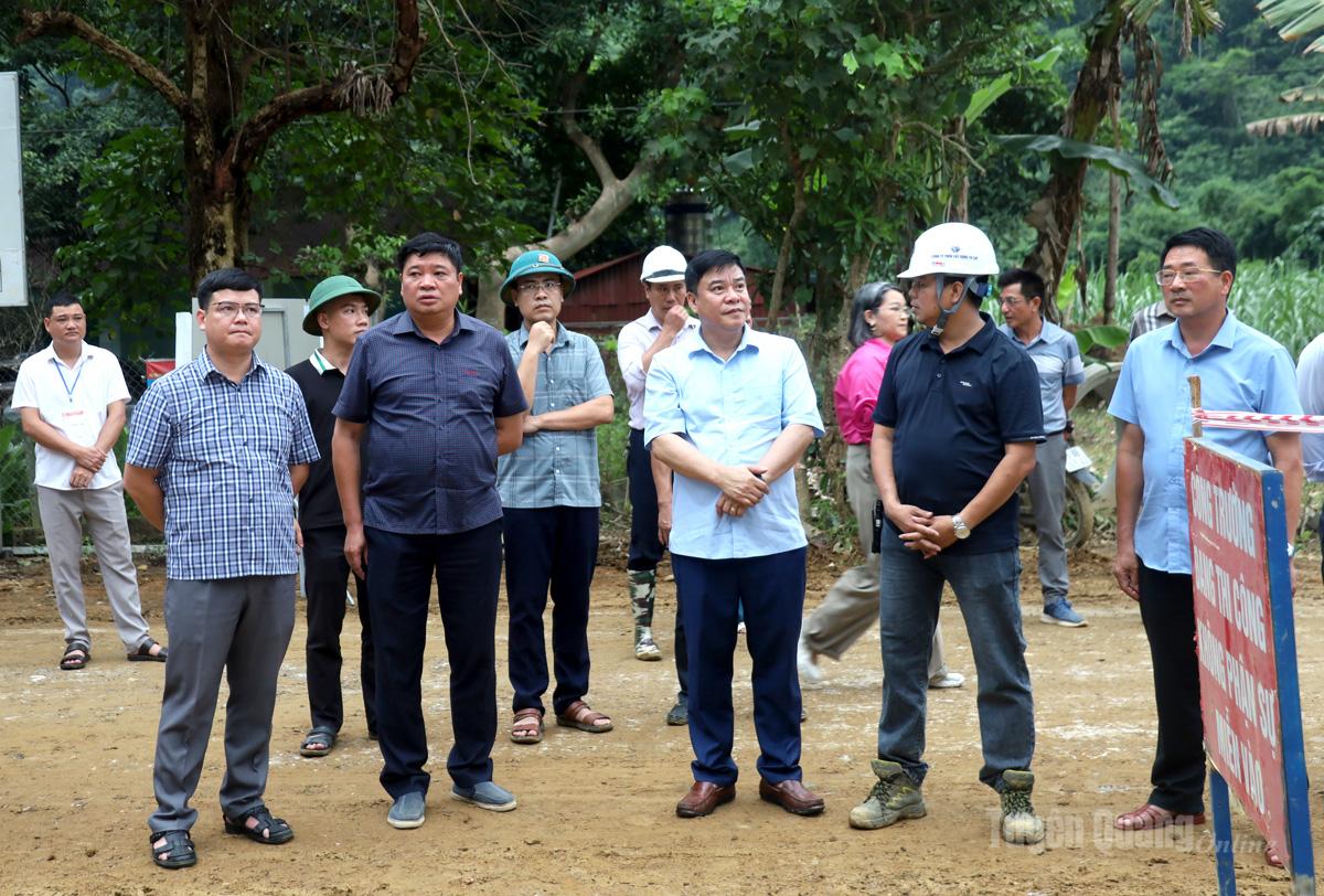 Phó Chủ tịch UBND tỉnh Hoàng Gia Long kiểm tra tiến độ các dự án Trường Phổ thông nội trú liên cấp và khu vực có nguy cơ sạt lở tại Đồng Văn.
