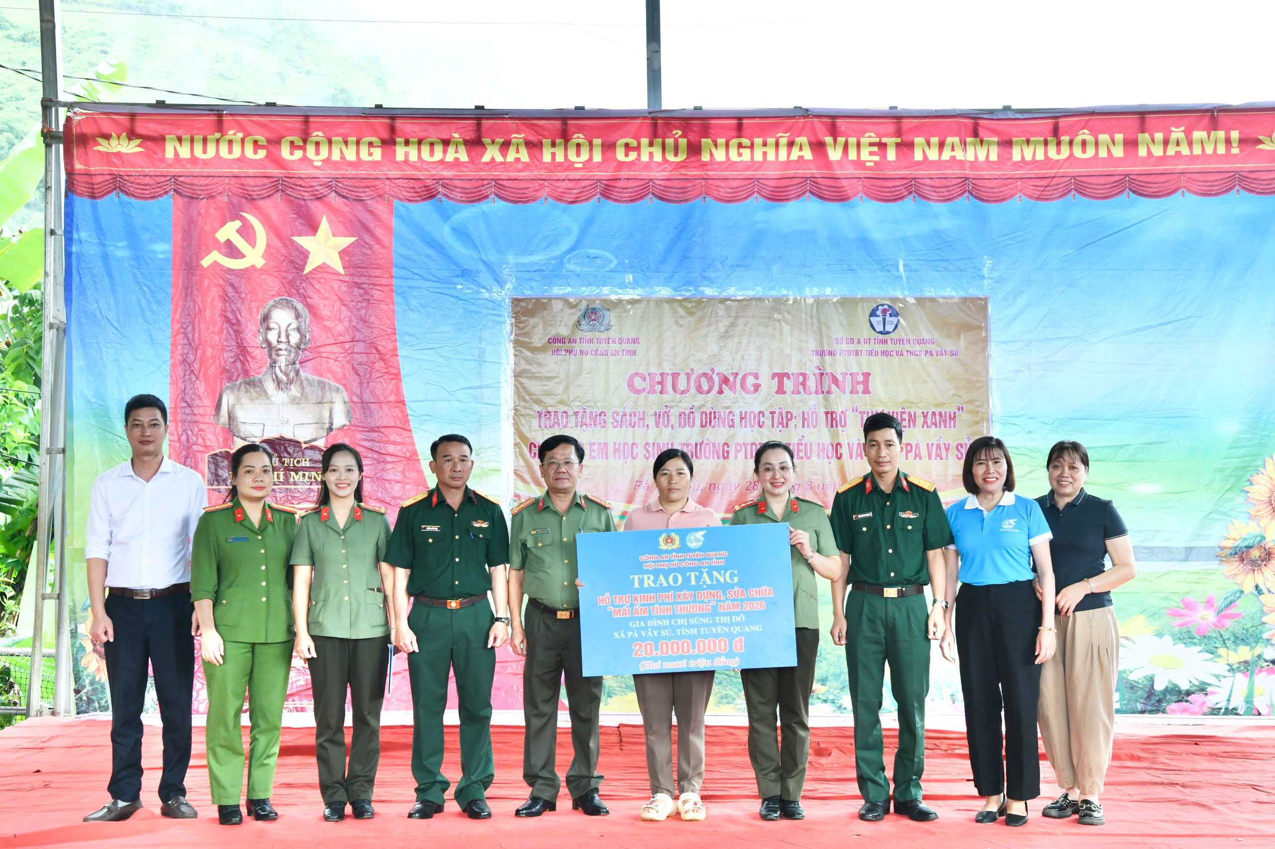 GIEO MẦM TRI THỨC NƠI BIÊN CƯƠNG 