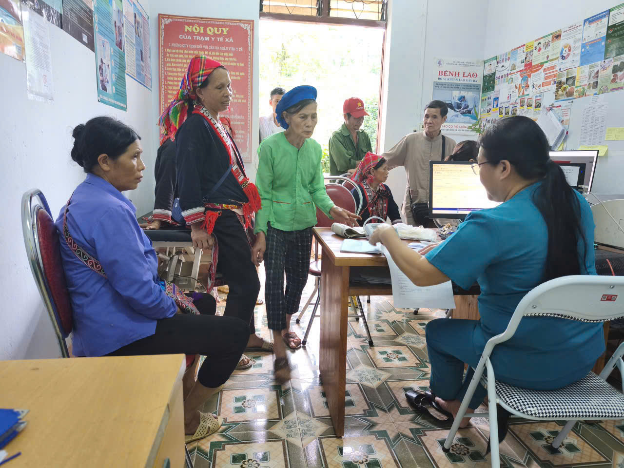 TRẠM Y TẾ XÃ QUANG BÌNH PHỐI HỢP TỔ CHỨC KHÁM SỨC KH