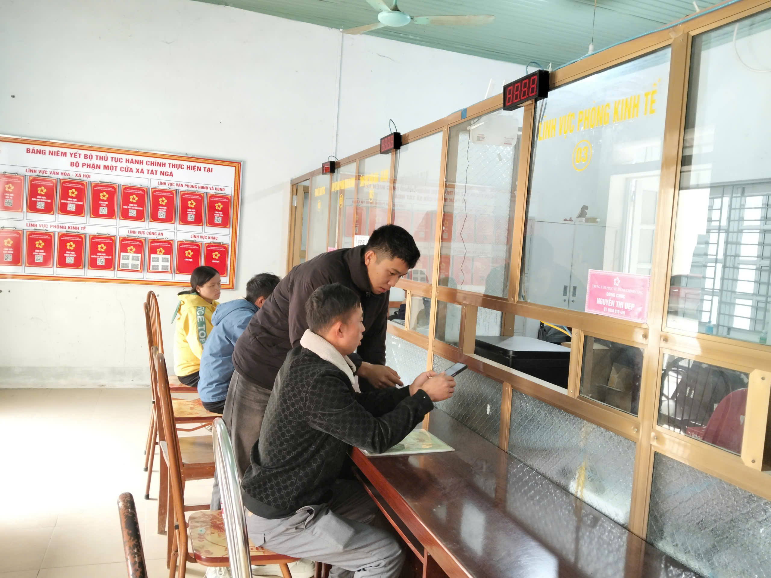 Tát Ngà tạo bứt phá trong cải cách hành chính: Lấy sự hài lòng của người dân làm thước đo