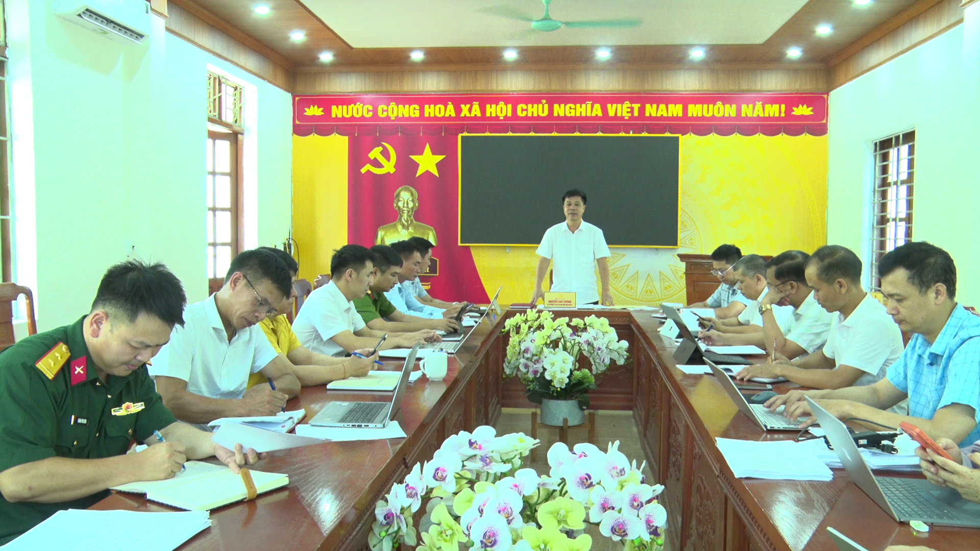 HỌP BAN CHỈ ĐẠO TRIỂN KHAI THỰC HIỆN KẾ HOẠCH SẮP XẾP THÔN TRÊN ĐỊA BÀN XÃ KHUÔN LÙNG