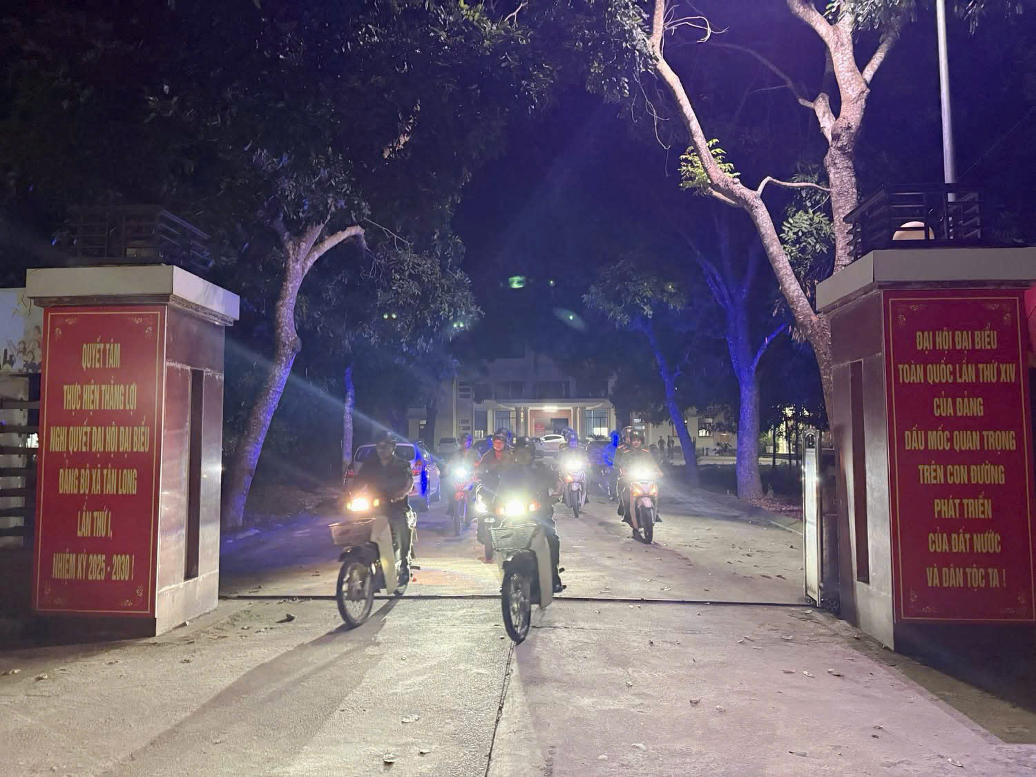 CÔNG AN XÃ TÂN LONG TUYÊN TRUYỀN TUẦN TRA PHÒNG NGỪA TỘI PHẠM TRỘM CẮP TÀI SẢN