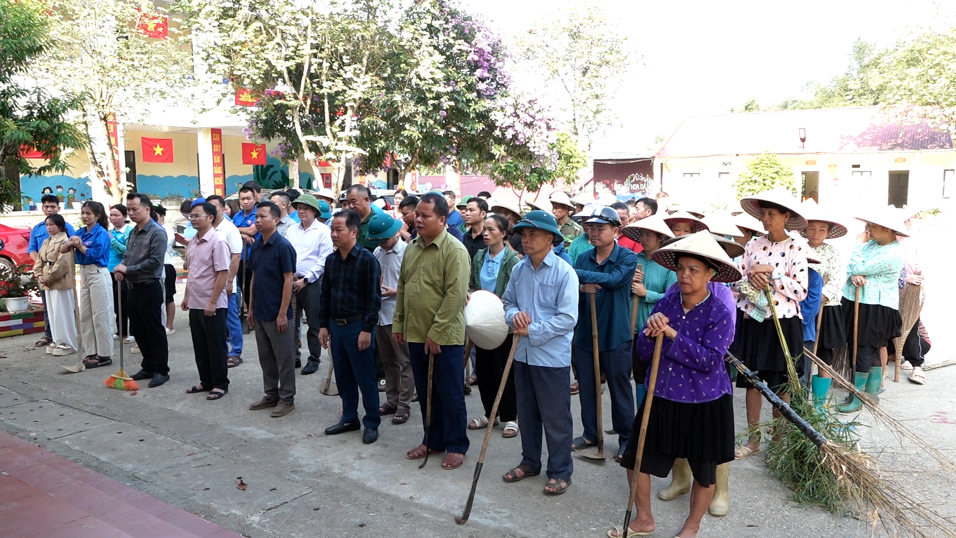 Xã Tát Ngà hưởng ứng Ngày Môi trường thế giới 5/6