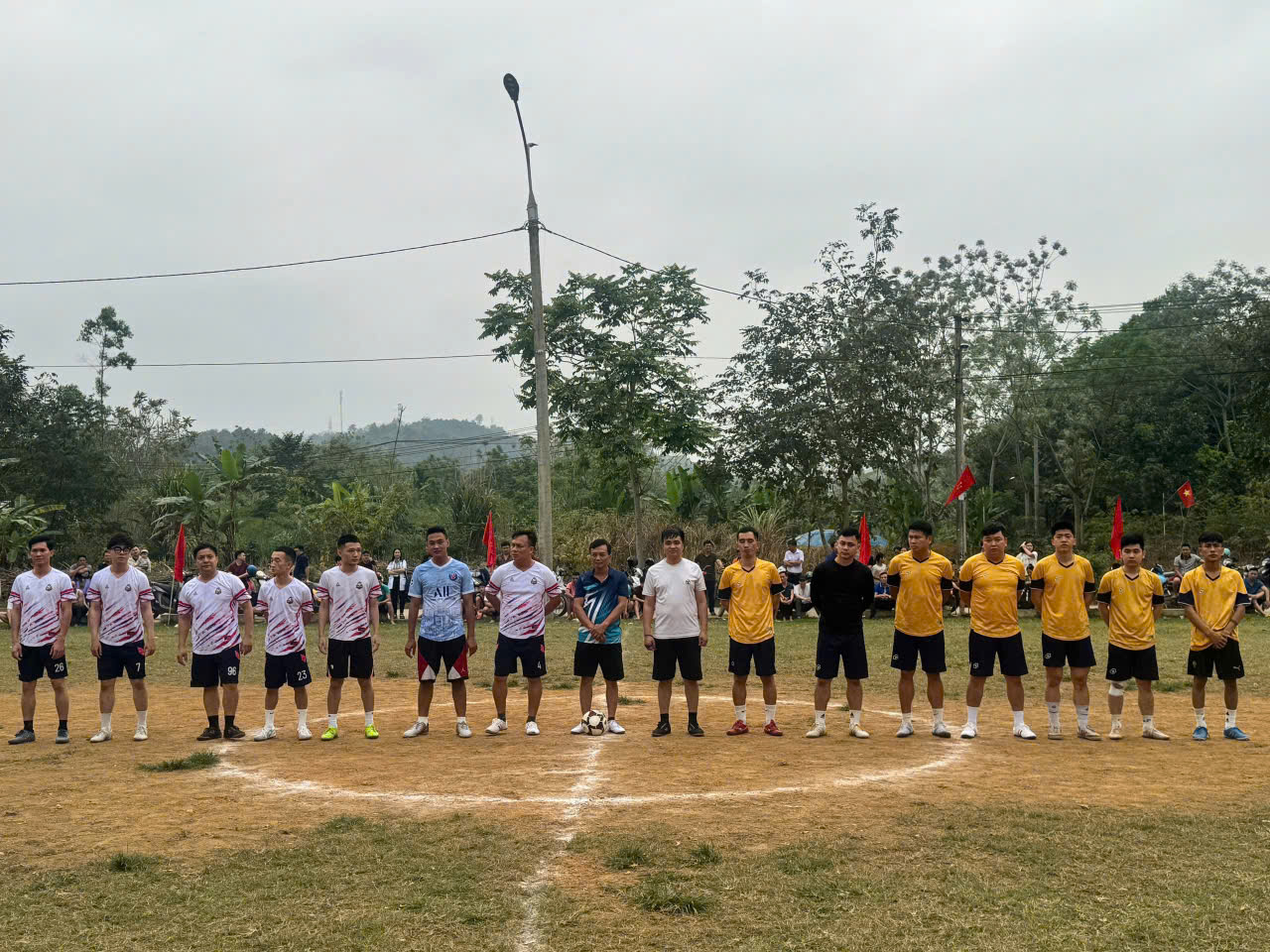 B&oacute;ng đ&aacute; 33.jpg