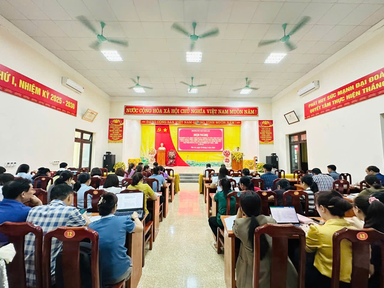 TÂN AN TIẾP TỤC TỔ CHỨC HỘI NGHỊ NGHIÊN CỨU, HỌC TẬP, QUÁN TRIỆT NGHỊ QUYẾT ĐẠI HỘI ĐẢNG CÁC CẤP NHIỆM KỲ 2025 - 2030 (LẦN 2)
