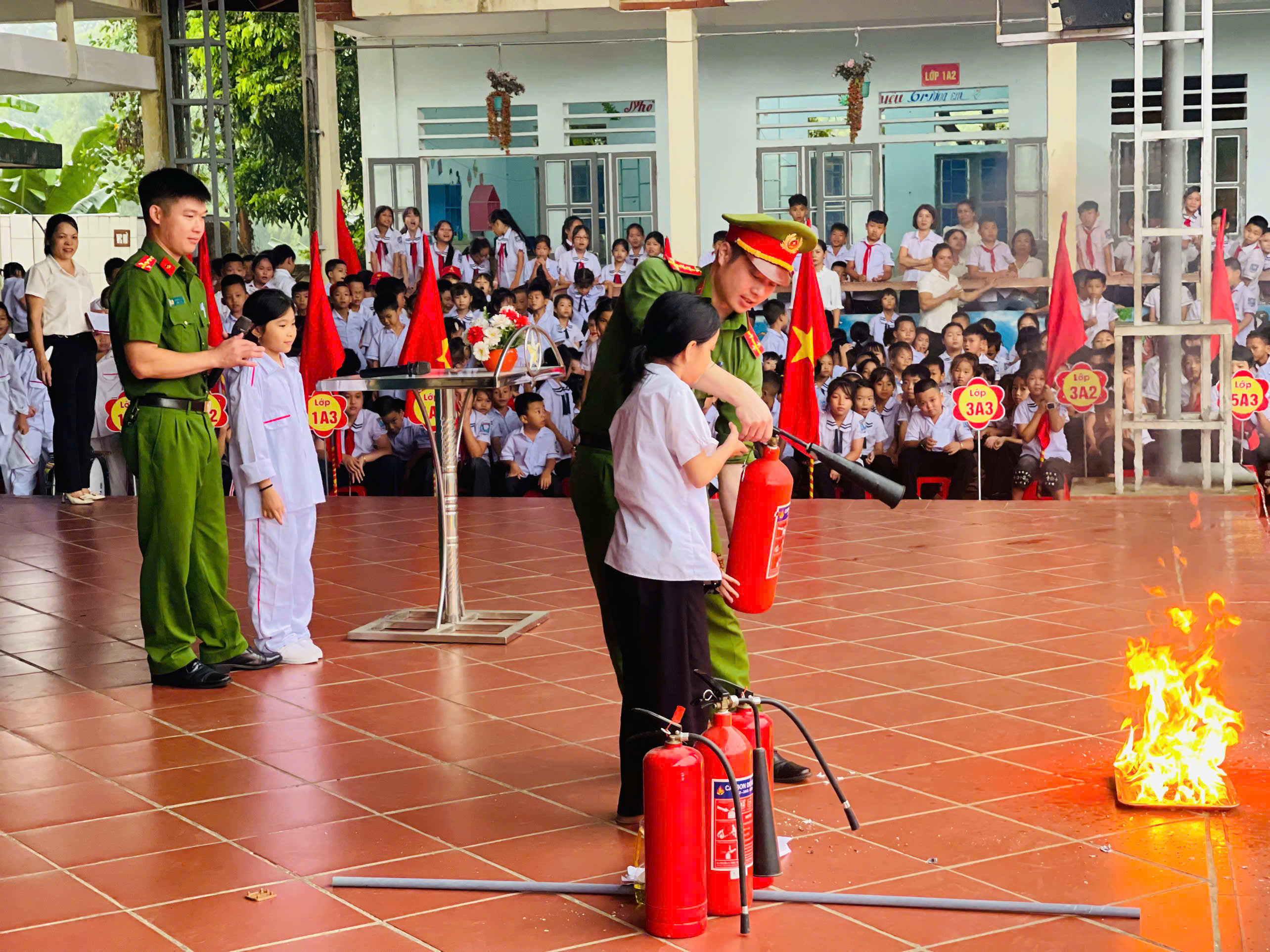 TUYÊN TRUYỀN, TRANG BỊ KỸ NĂNG SỐNG THIẾT YẾU CHO HỌC SINH