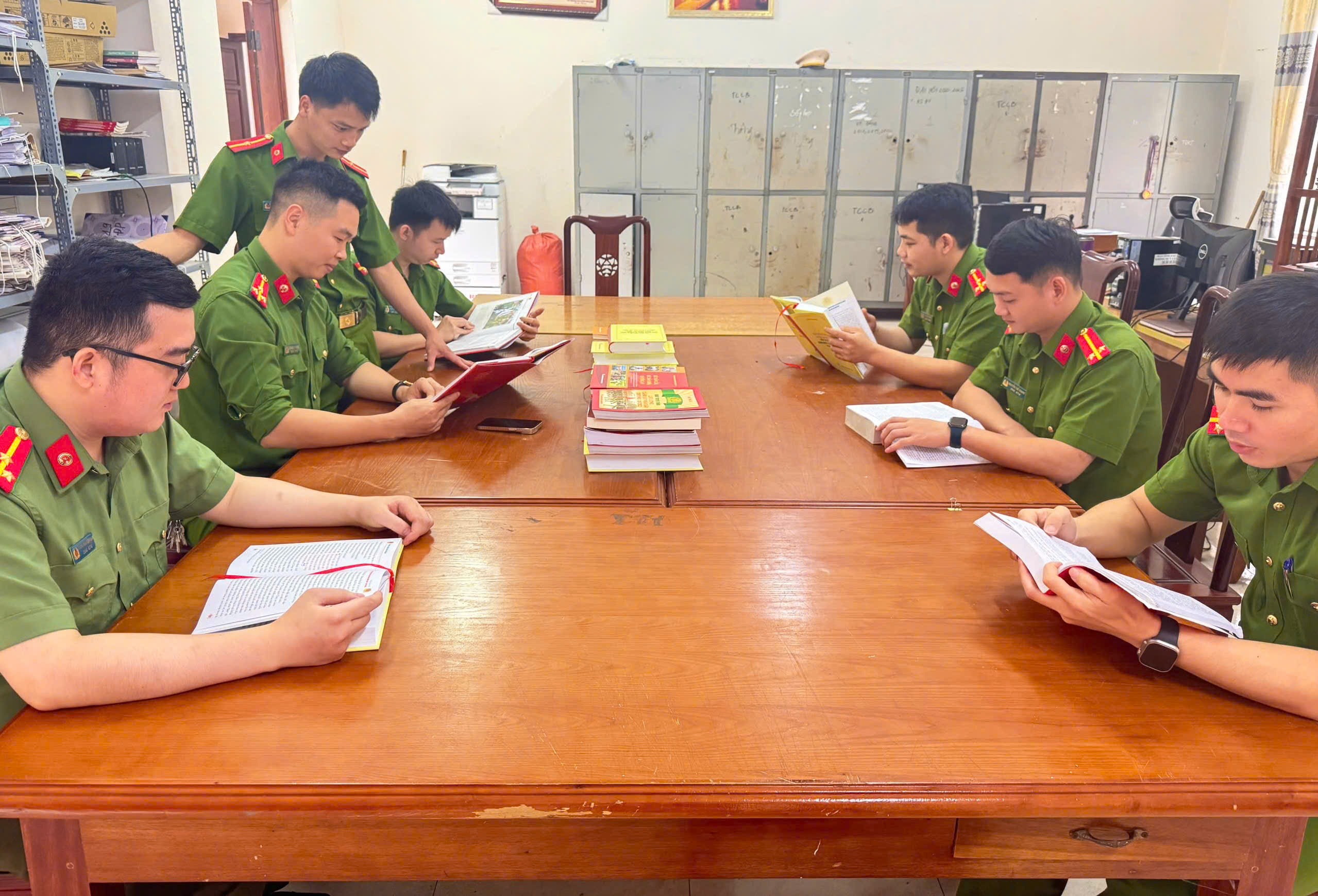 LAN TỎA VĂN HÓA ĐỌC TRONG LỰC LƯỢNG CÔNG AN XÃ LÂM BÌNH