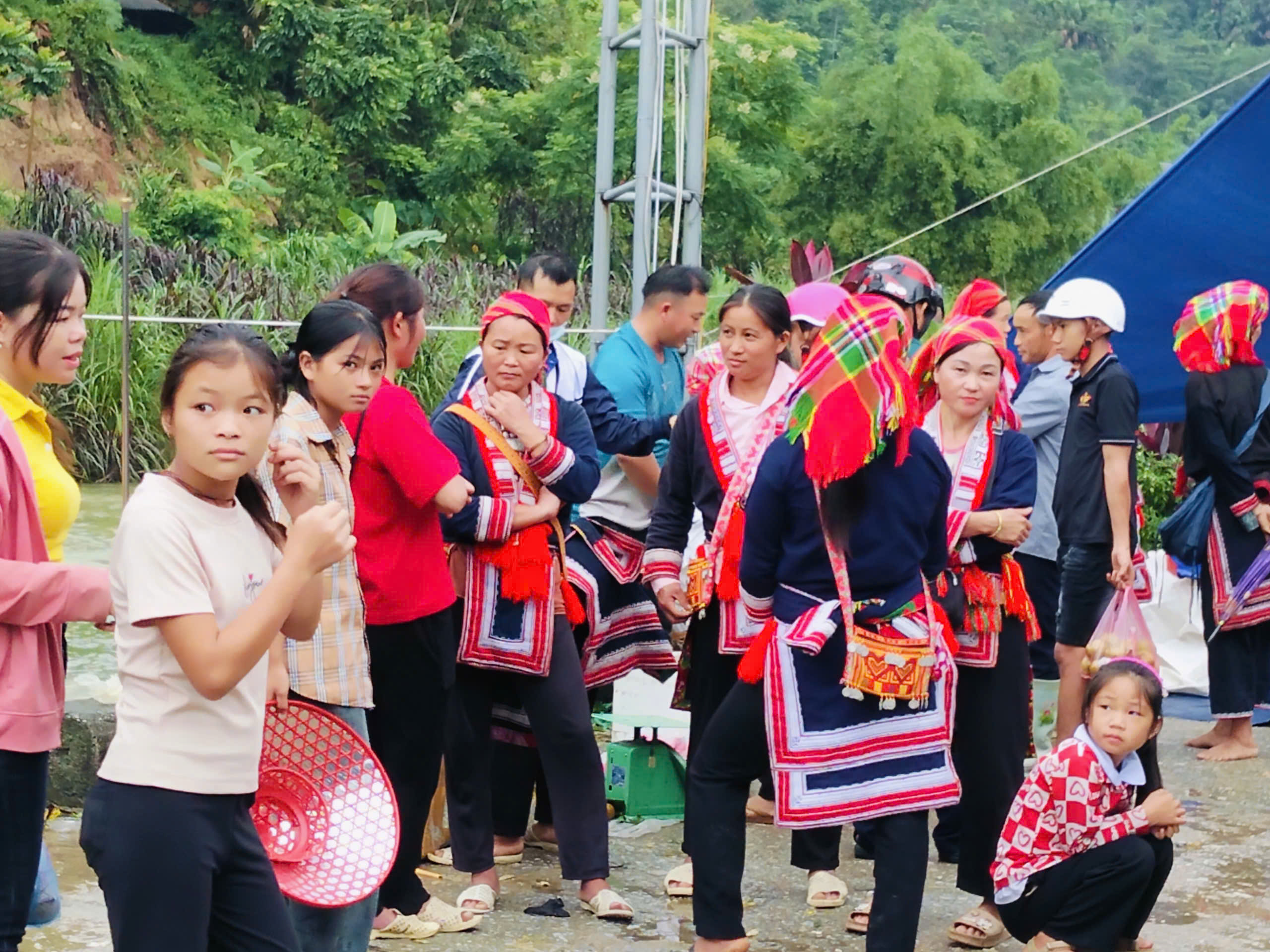 CHỢ PHIÊN THỨ NĂM THÁNG 7 – LAN TỎA THÔNG TIN, KẾT NỐI CỘNG ĐỒNG