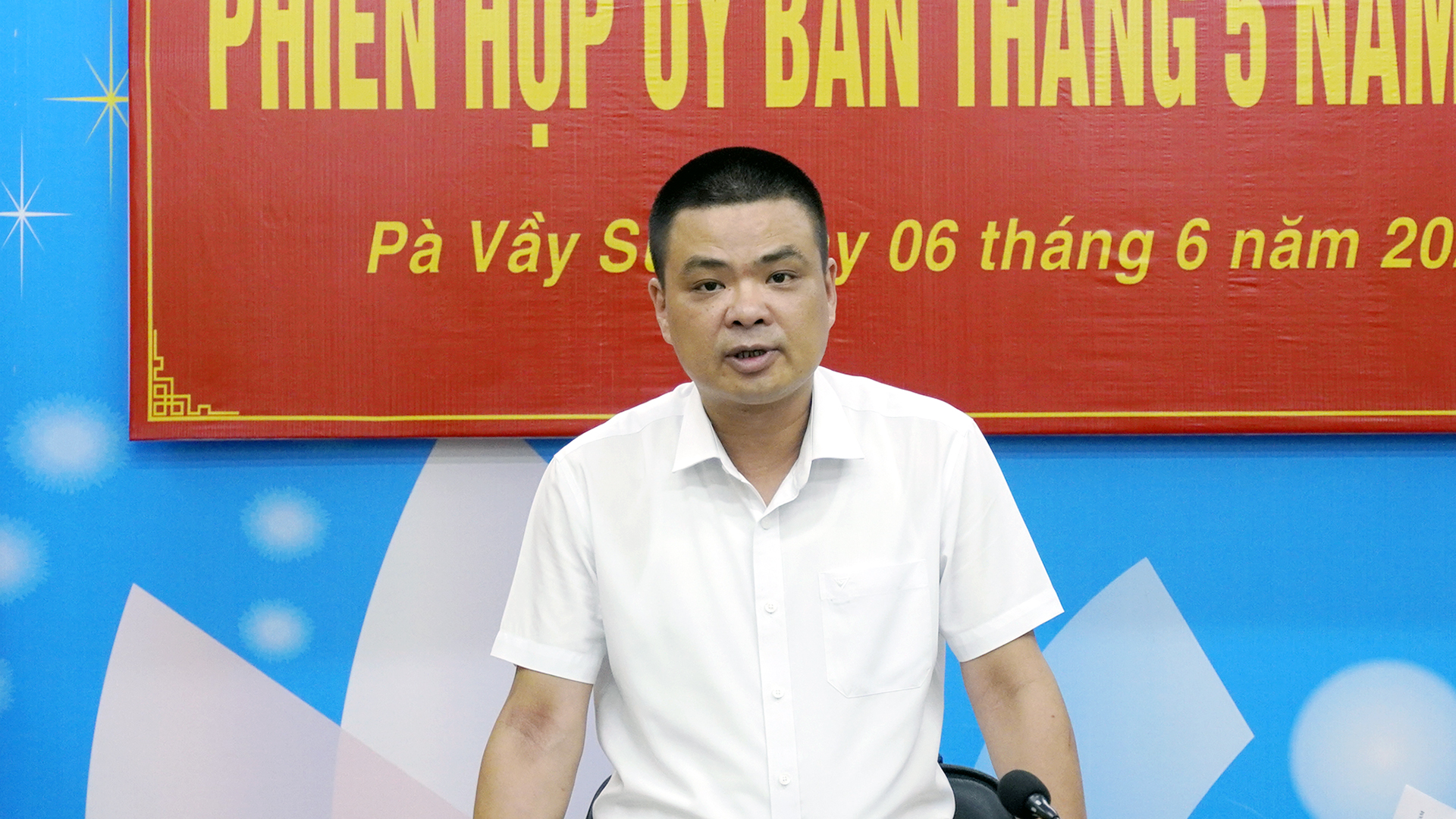phi&ecirc;n họp UBND x&atilde; T5 (5).JPG