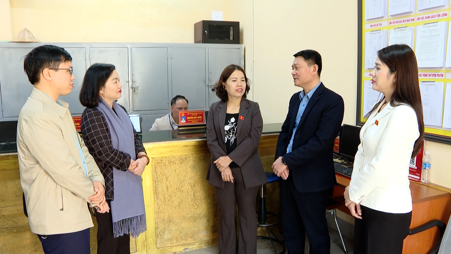 Trung tâm Phục vụ Hành chính công xã Tân Quang “lấy sự hài lòng của người dân làm thước đo”