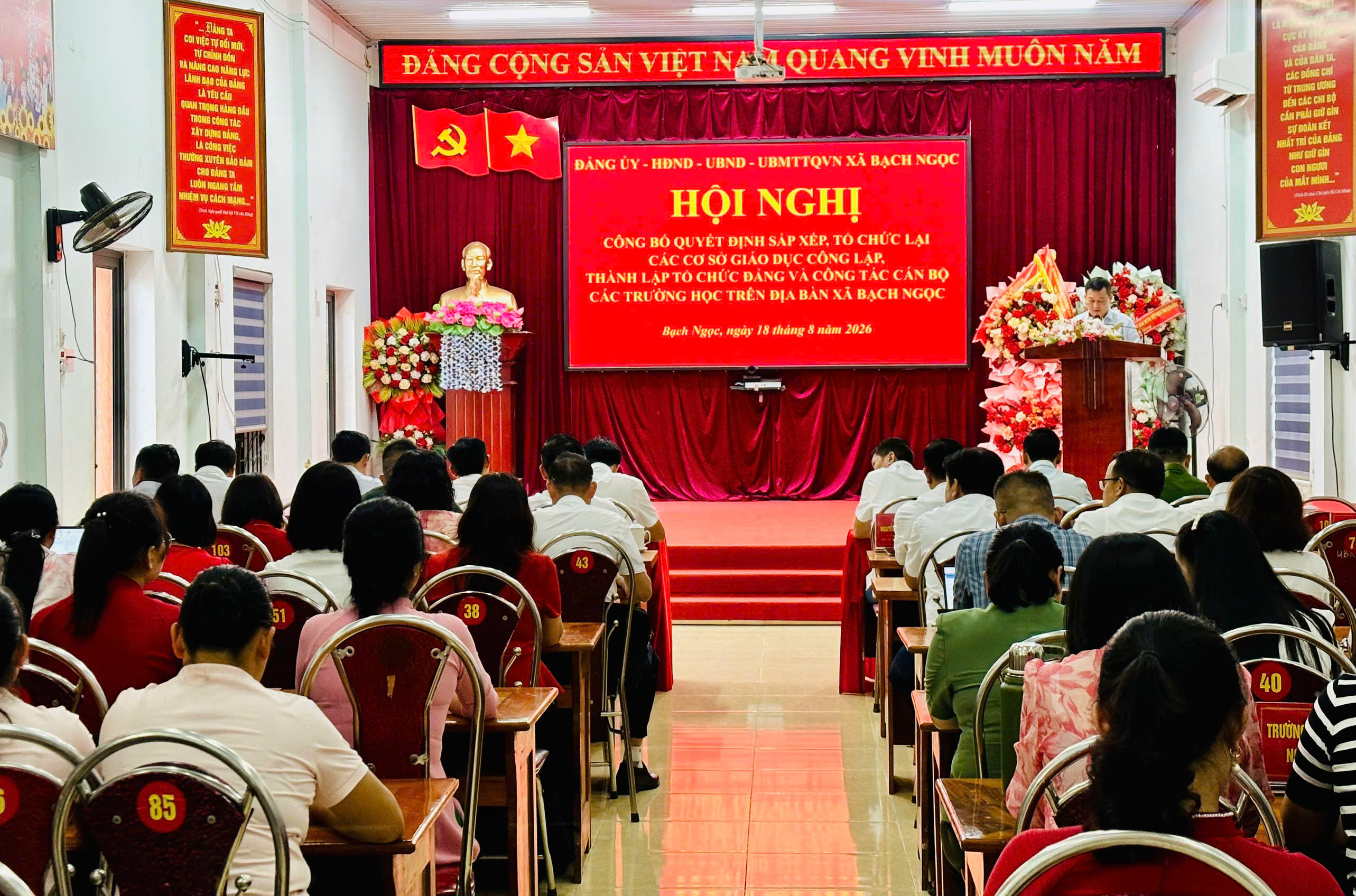 Xã Bạch Ngọc công bố các quyết định sắp xếp, tổ chức lại các cơ sở giáo dục trên địa bàn