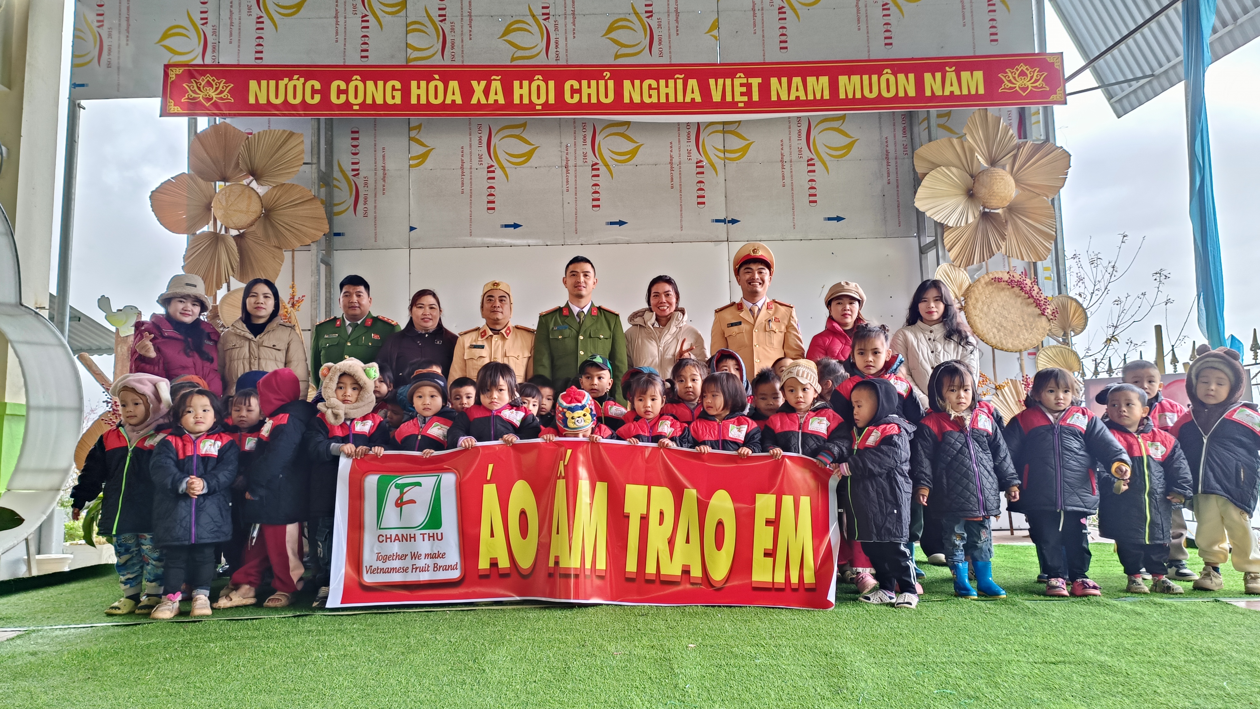 CHƯƠNG TRÌNH “ÁO ẤM TRAO EM” TẠI TRƯỜNG MẦM NON PỐ LỒ