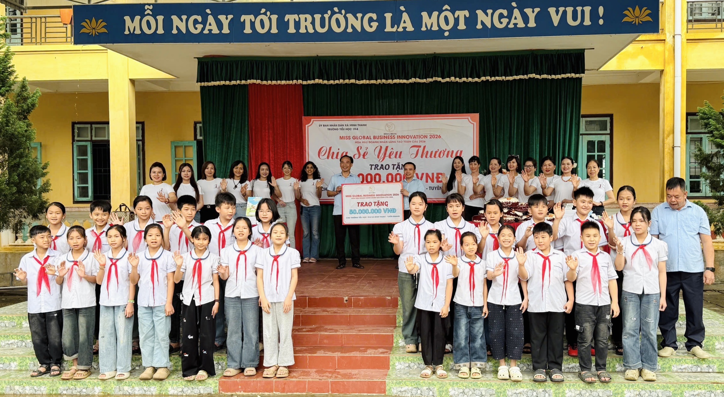 Trao tặng Thư viện ngoài trời và học bổng cho các em học sinh trường Tiểu học 19-8