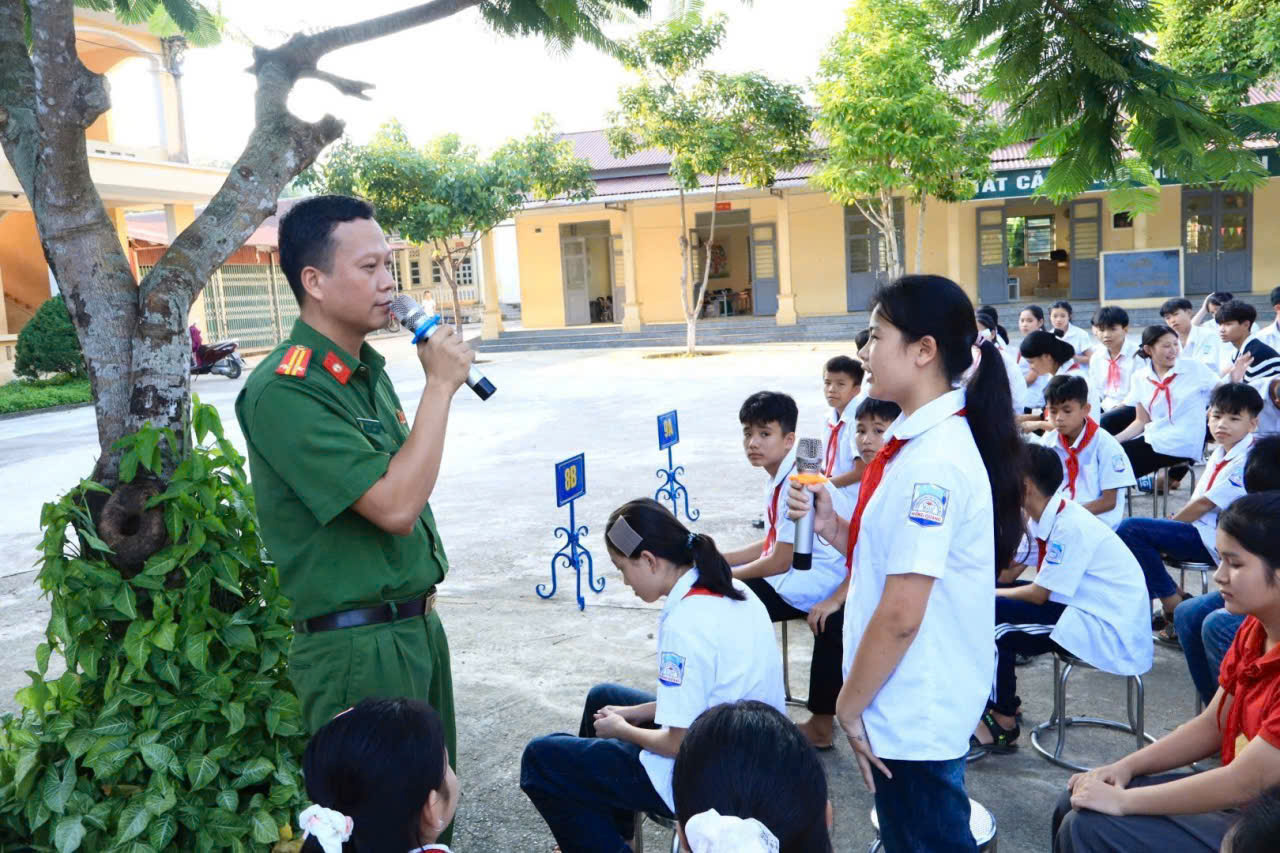TIẾP TỤC ĐẨY MẠNH CÔNG TÁC TUYÊN TRUYỀN PHÁP LUẬT TẠI CÁC TRƯỜNG HỌC TRÊN ĐỊA BÀN XÃ