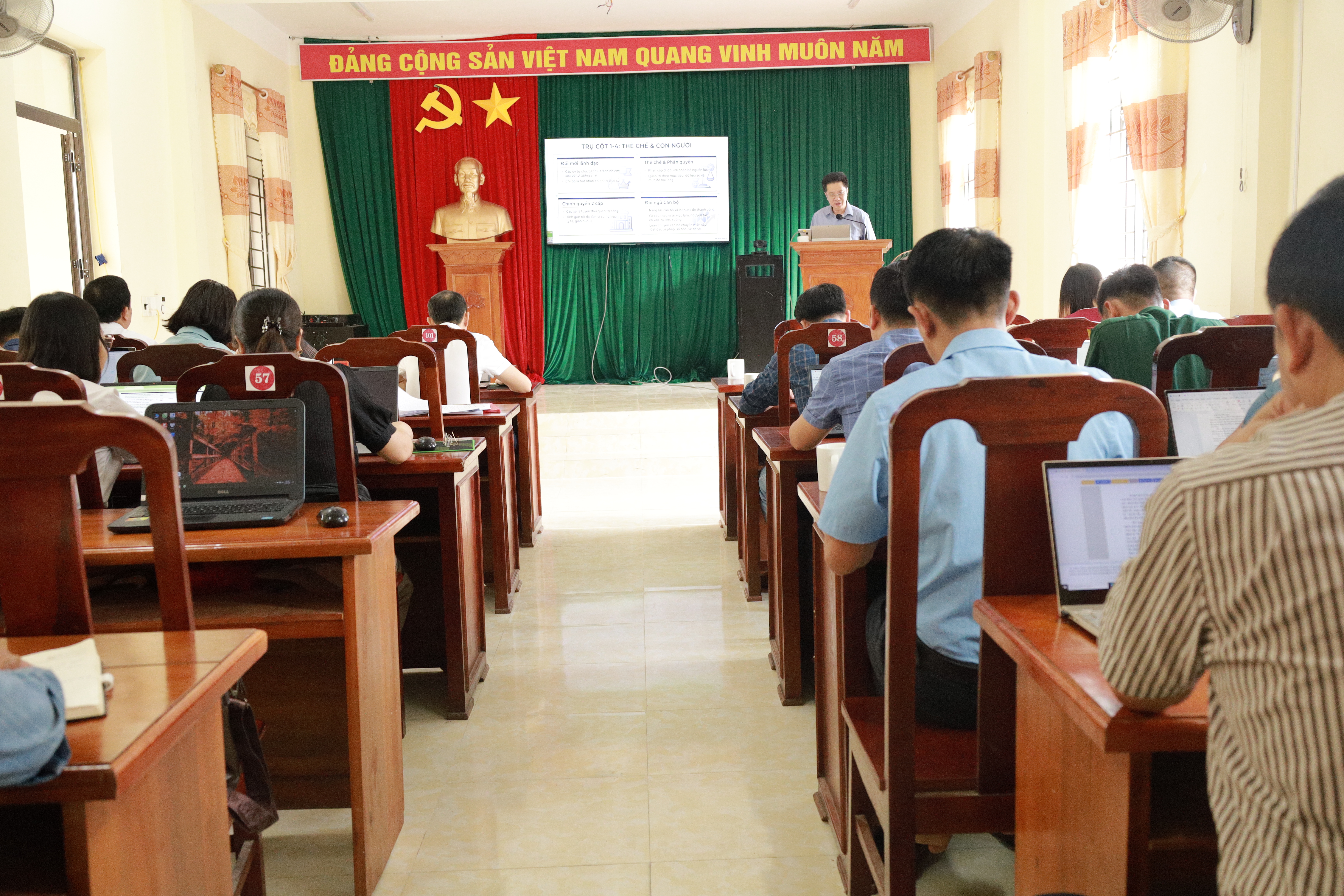 ĐẢNG ỦY XÃ NẬM DỊCH TỔ CHỨC HỘI NGHỊ HỌC TẬP, QUÁN TRIỆT CÁC VĂN BẢN CỦA TRUNG ƯƠNG VÀ TỈNH ỦY