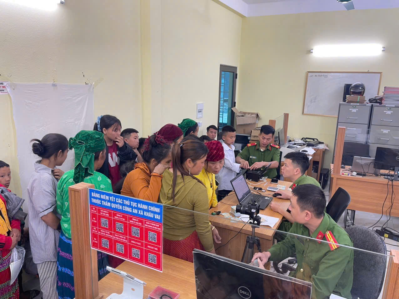 QUYẾT TÂM CAO, NỖ LỰC LỚN: "XUYÊN LỄ, XUYÊN ĐÊM" PHỤC VỤ CÔNG DÂN NHÍ