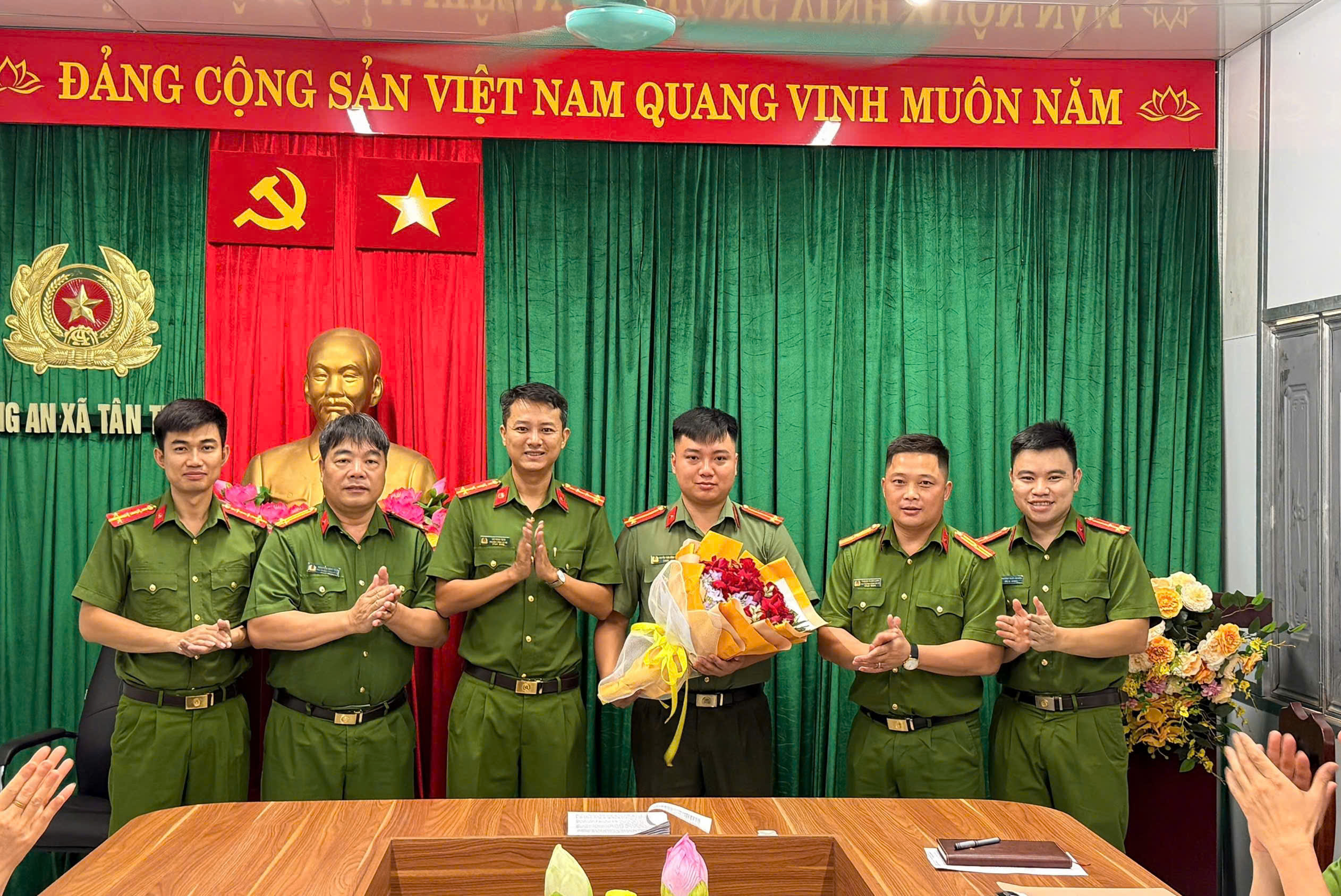 CÔNG AN XÃ TÂN TRÀO TỔ CHỨC GẶP MẶT NHÂN DỊP KỶ NIỆM 80 NĂM NGÀY TRUYỀN THỐNG LỰC LƯỢNG AN NINH NHÂN DÂN (12/7/1946 - 12/7/2026)