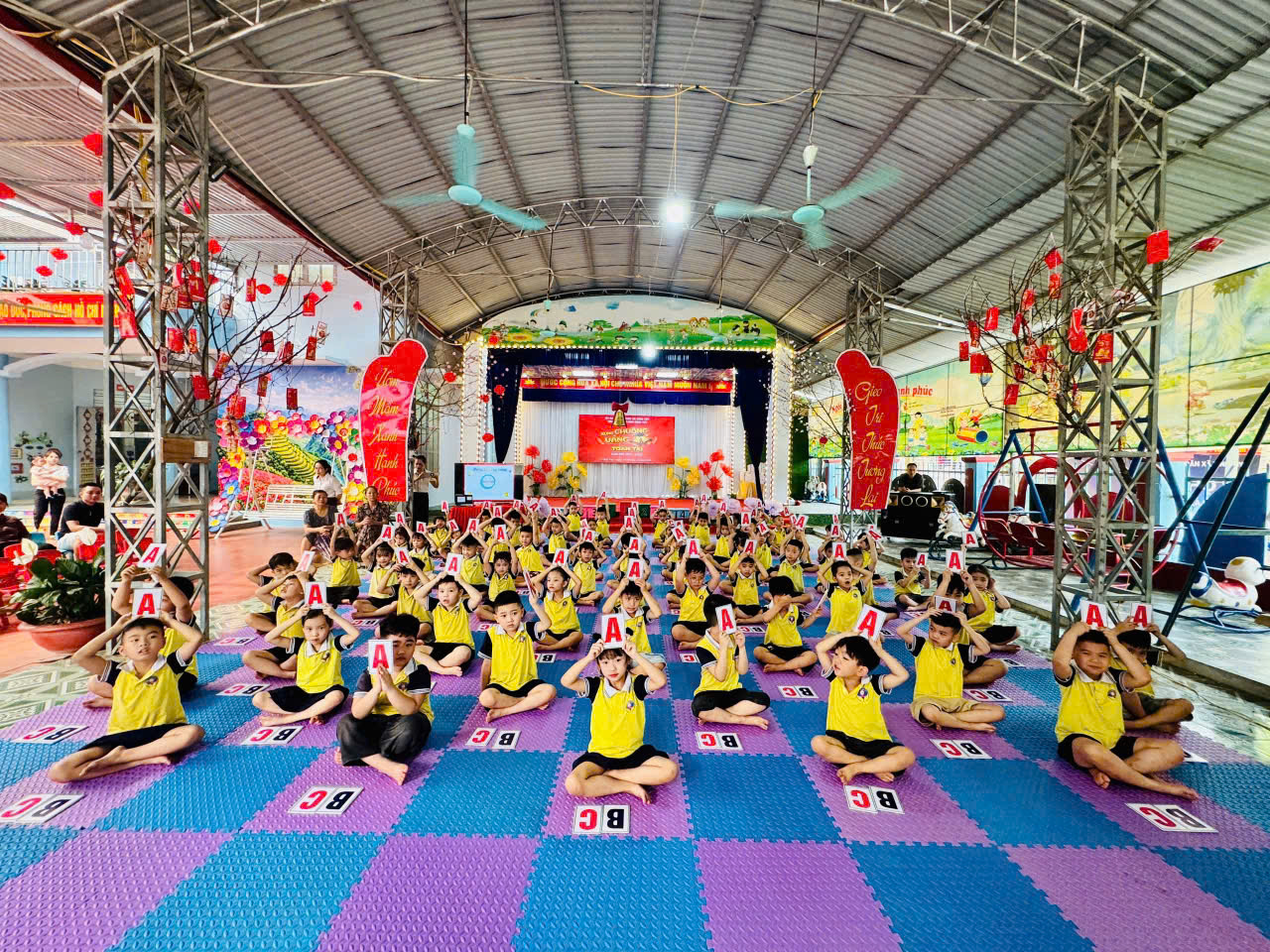 MN Vtuy thi v&agrave;ng.jpg