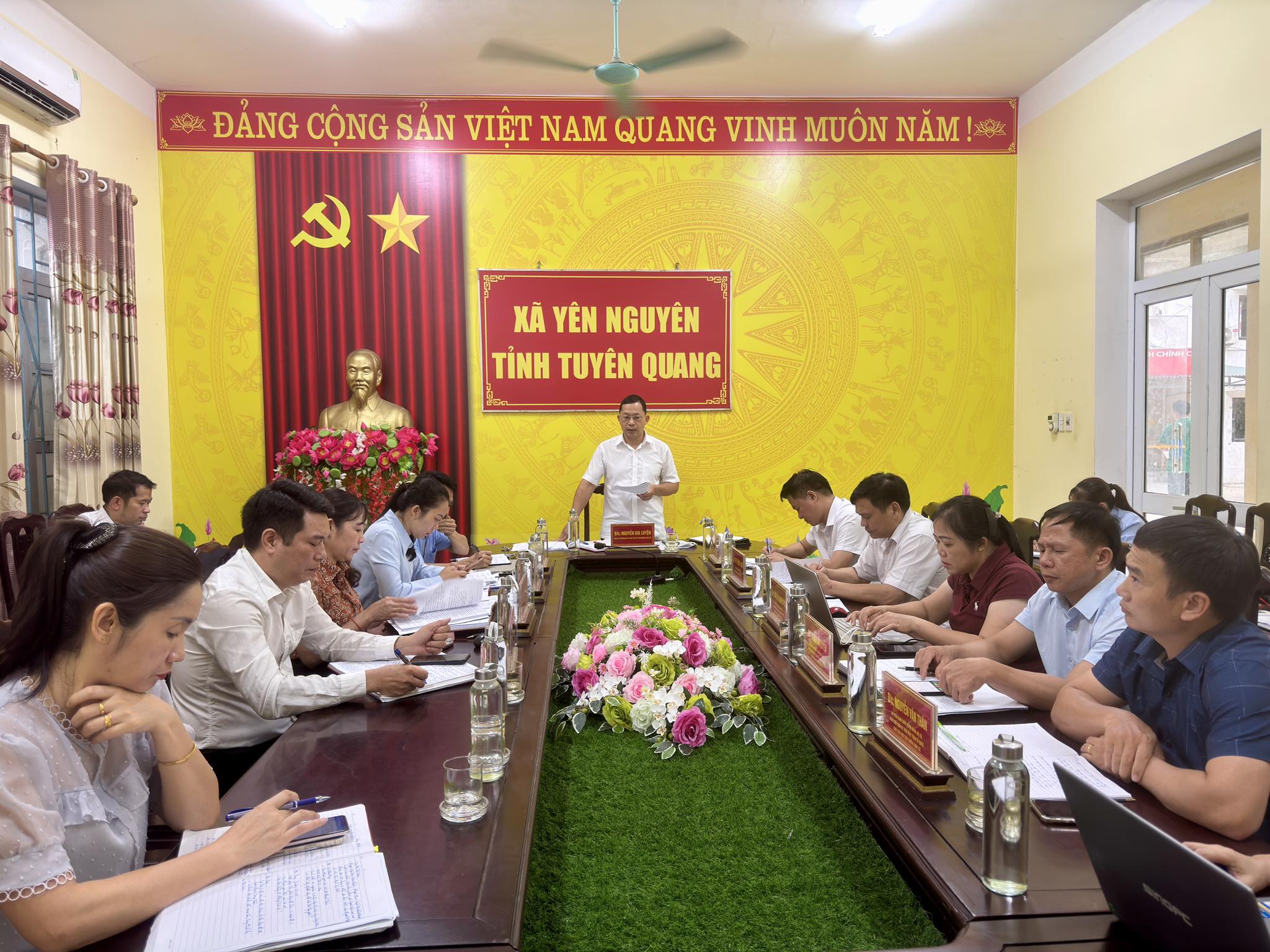 UBND xã tổ chức họp thường kỳ tháng 5, triển khai nhiệm vụ tháng 6/2026