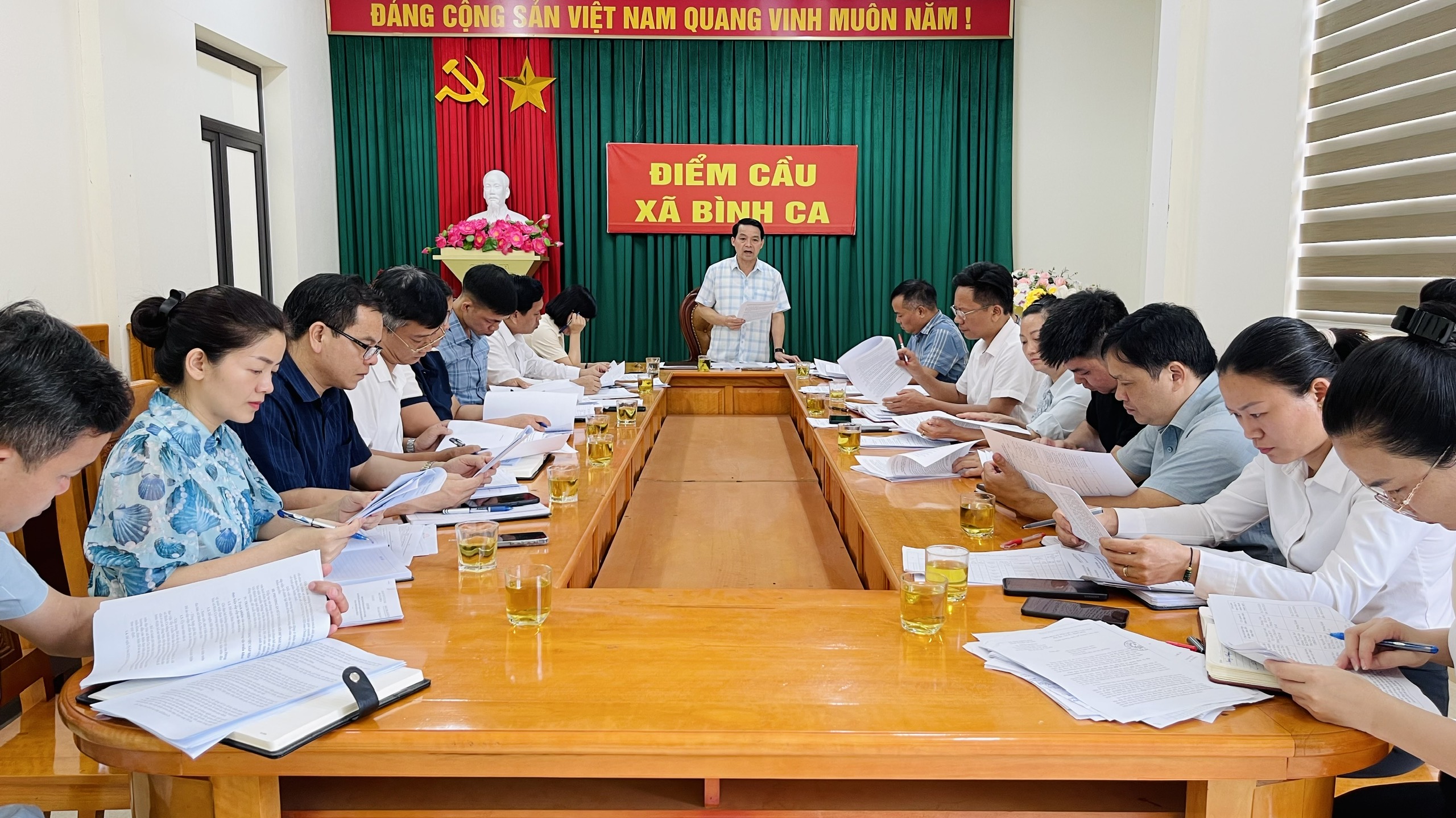 Bình Ca họp Ban chỉ đạo sắp xếp thôn và bố trí sử dụng, thực hiện chế độ, chính sách đối với người hoạt động không chuyên trách ở thôn; họp Tổ xây dựng Đề án sắp xếp, tổ chức lại thôn trên địa bàn xã năm 2026