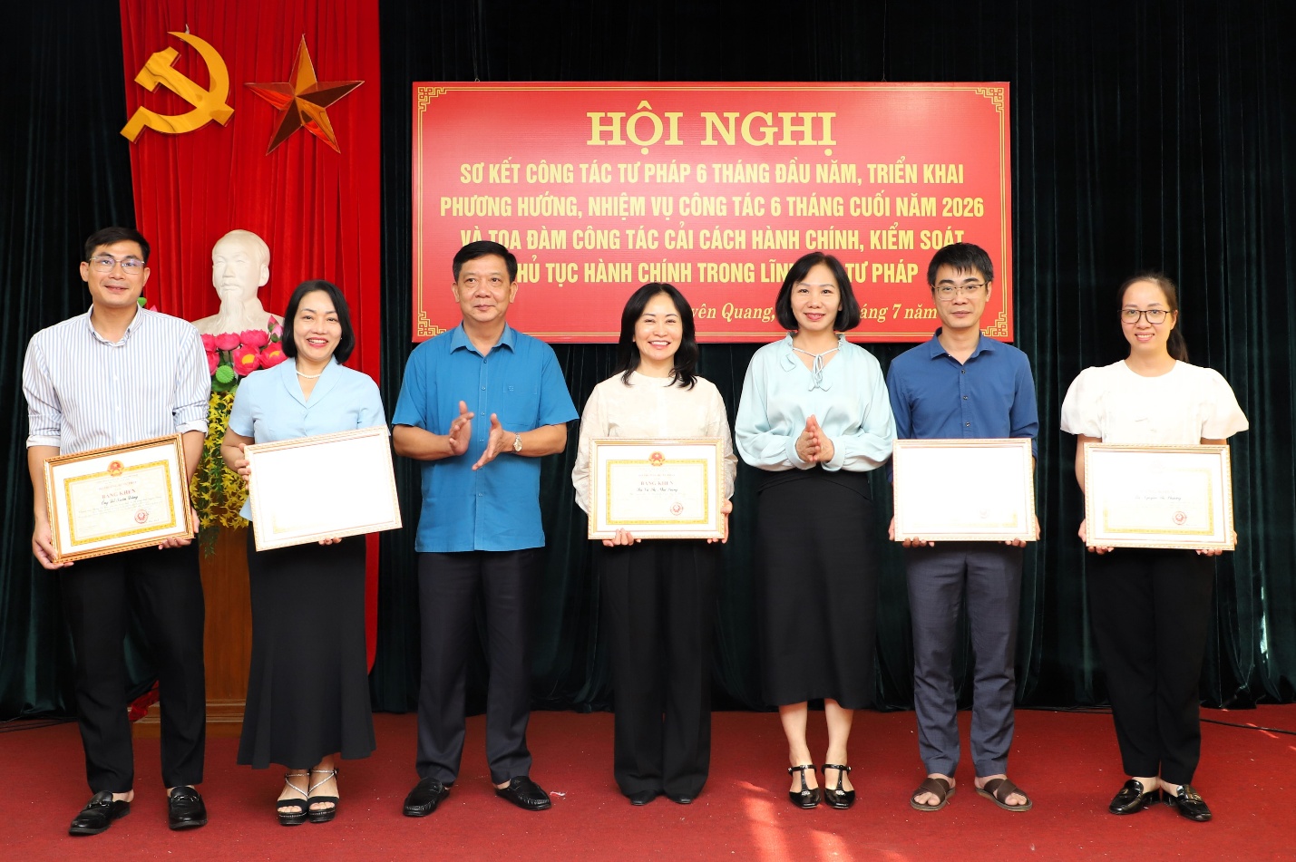 Sở Tư pháp tỉnh Tuyên Quang tổ chức Hội nghị sơ kết công tác đảng, công tác tư pháp 6 tháng đầu năm; triển khai phương hướng, nhiệm vụ 6 tháng cuối năm 2026; tổ chức Tọa đàm công tác cải cách hành chính và kiểm soát thủ tục hành chính trong lĩnh vực tư pháp