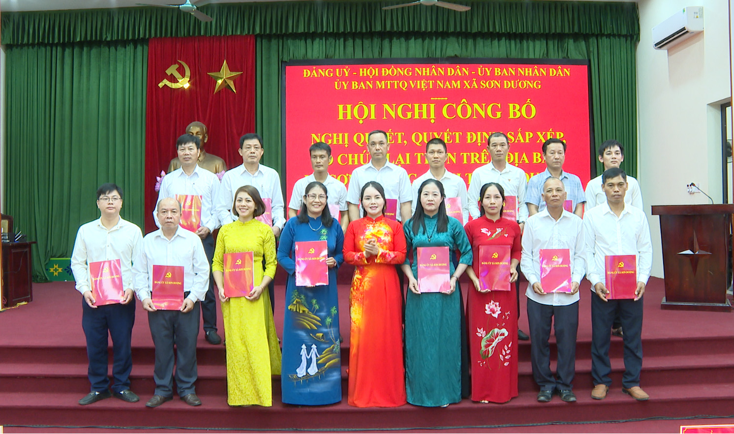 Hội nghị công bố nghị quyết, quyết định về sắp xếp, tổ chức lại thôn trên địa bàn xã Sơn Dương