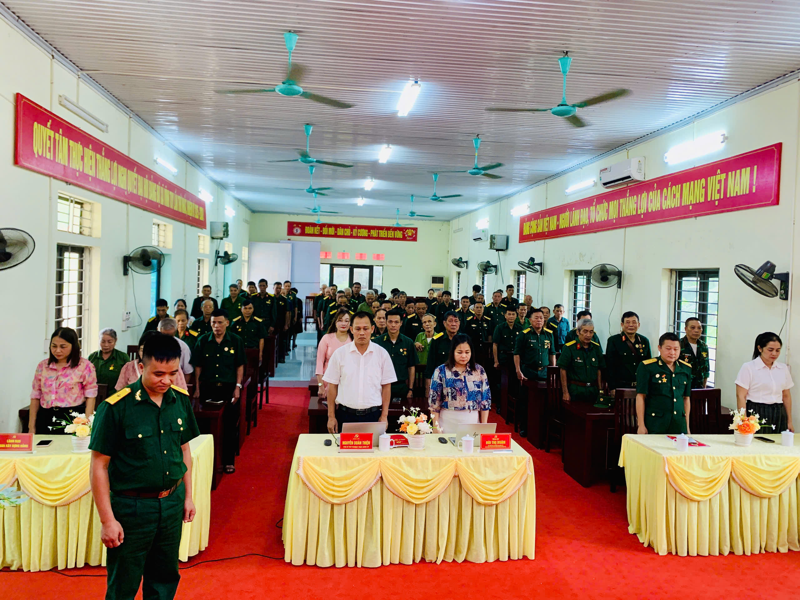 Tọa đàm chào cờ.jpg