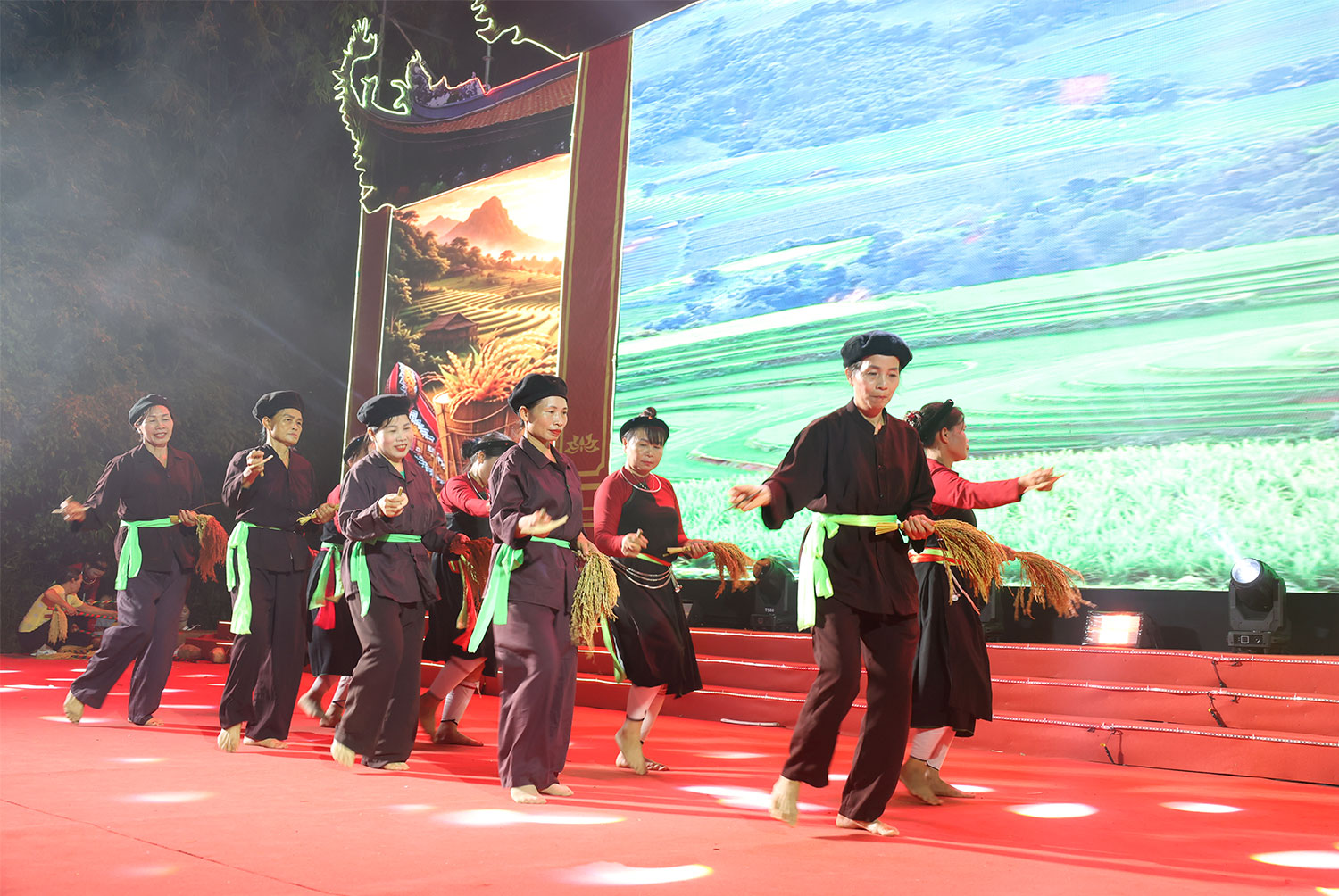 van-nghe-le-hoi5.jpg