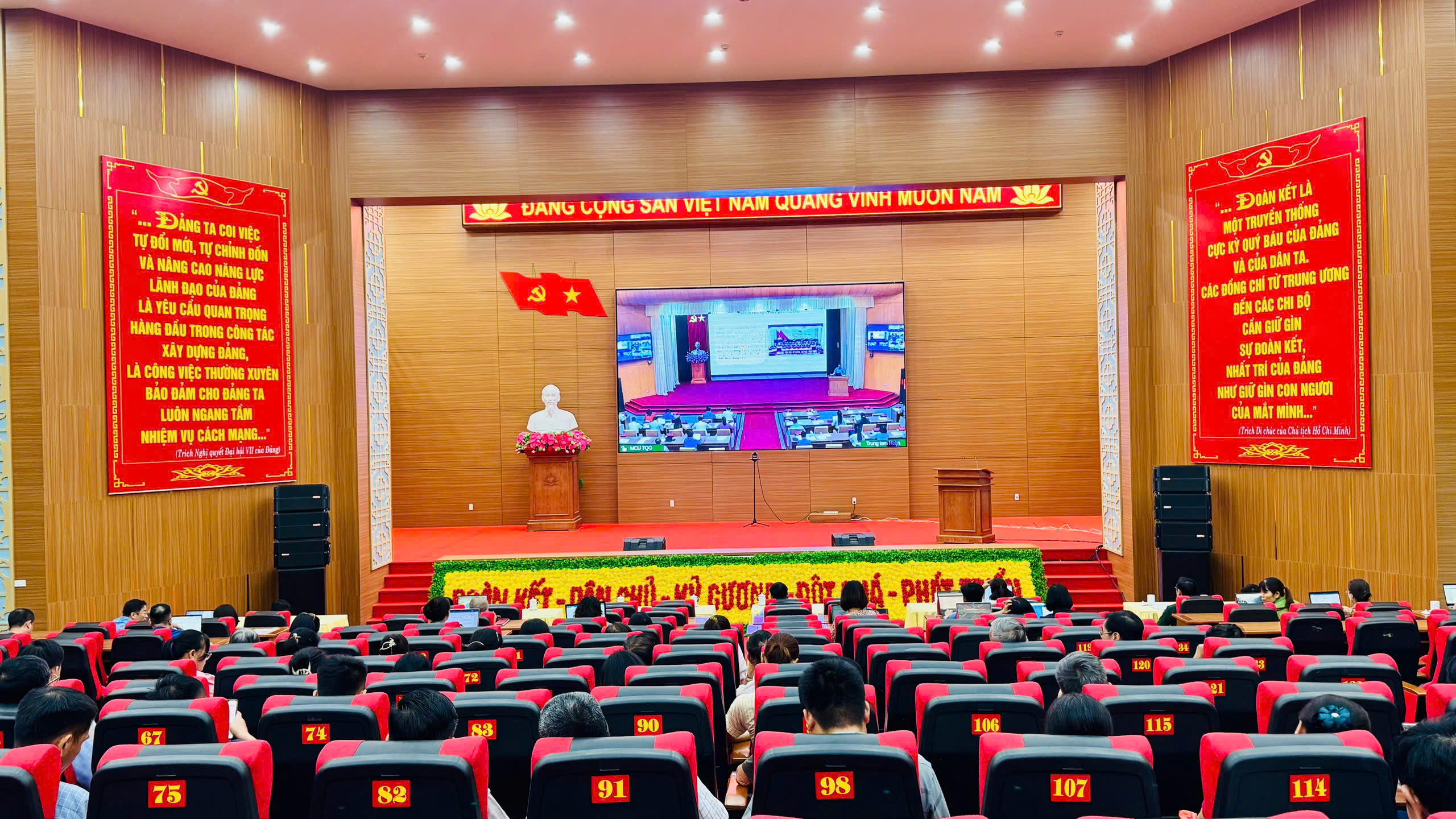 Hội nghị học tập, quán triệt, triển khai thực hiện các nghị quyết của Ban Chấp hành, Ban Thường vụ Tỉnh ủy