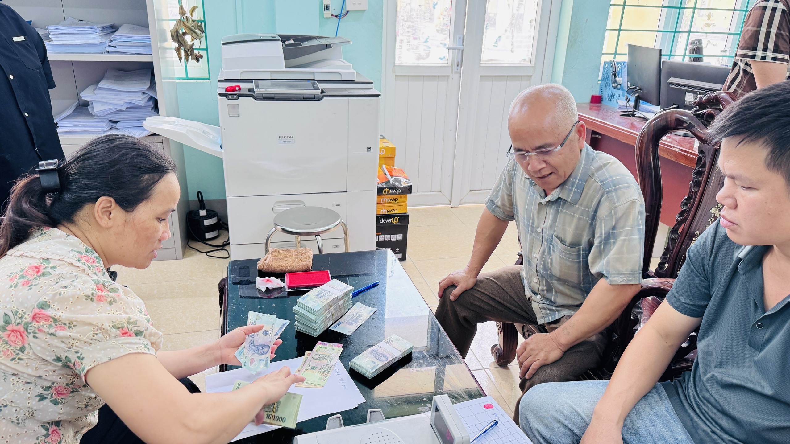 HỘI ĐỒNG BỒI THƯỜNG, HỖ TRỢ, TÁI ĐỊNH CƯ TỔ CHỨC CHI TRẢ TIỀN BỒI THƯỜNG, HỖ TRỢ THỰC HIỆN DỰ ÁN ĐẦU TƯ CÔNG KHẨN CẤP XÂY DỰNG TRƯỜNG PHỔ THÔNG NỘI TRÚ LIÊN CẤP BẠCH ĐÍCH