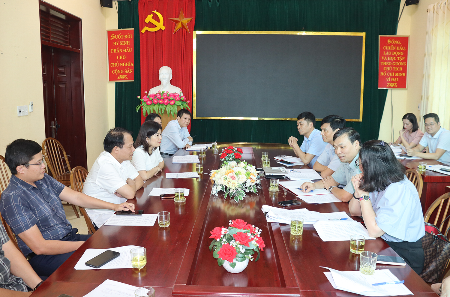 Đoàn công tác Bộ Tài chính hướng dẫn tháo gỡ vướng mắc khi vận hành mô hình chính quyền 2 cấp tại xã Yên Sơn