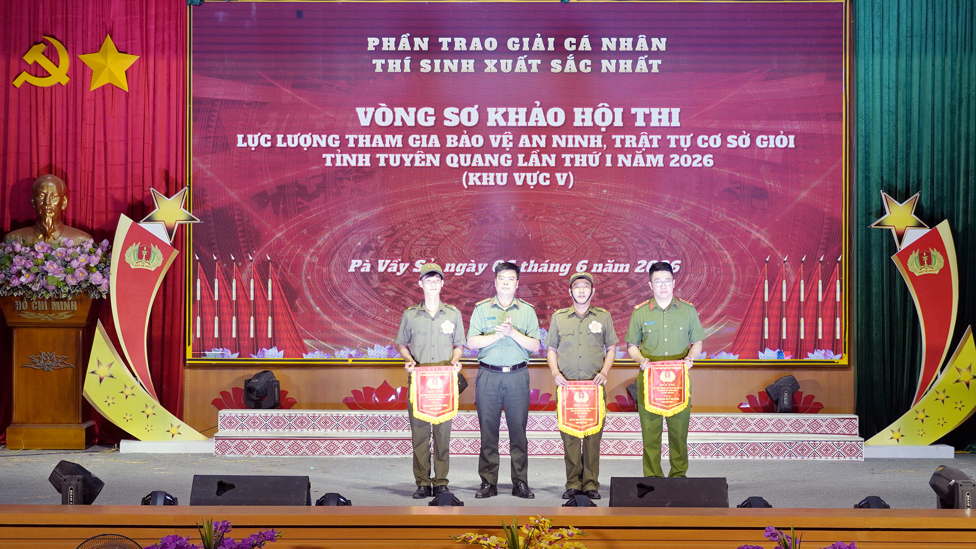 2. trao c&aacute;c giải phụ.jpg