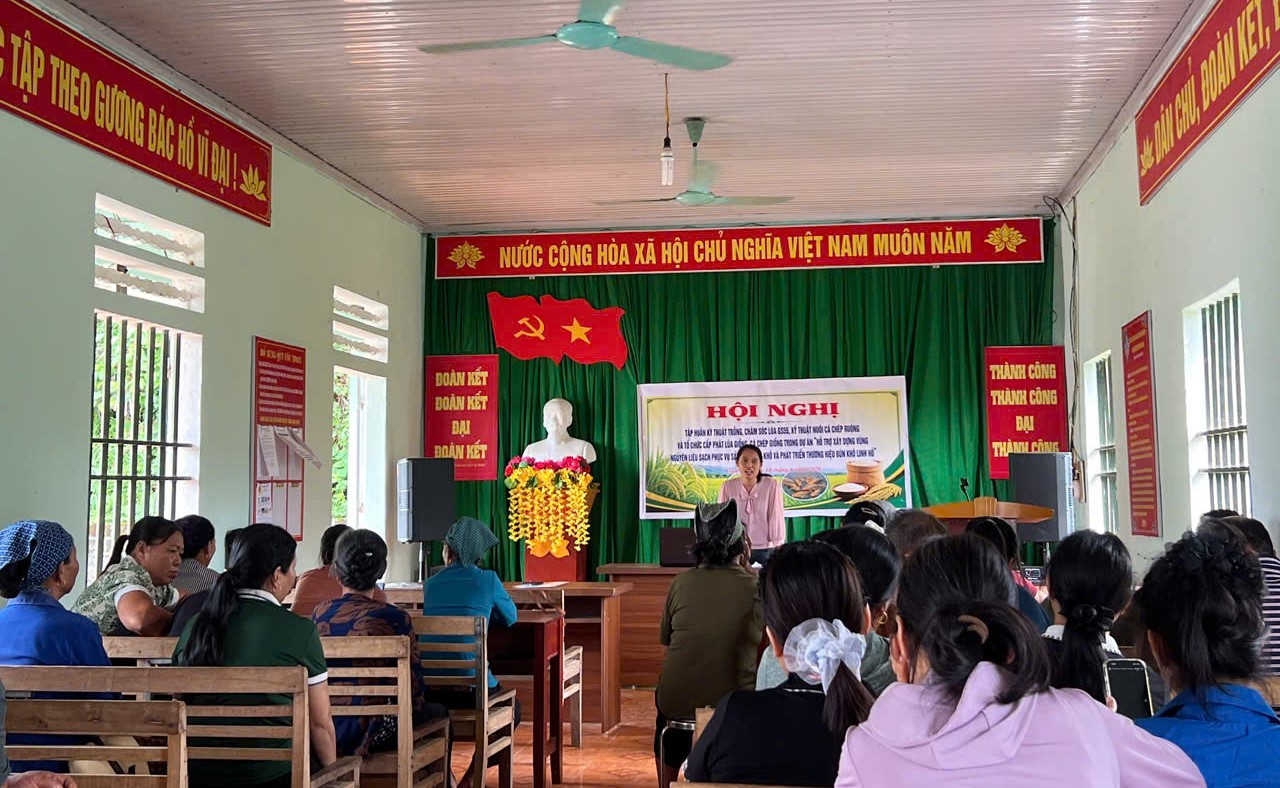 Xã Linh Hồ tổ chức tập huấn kỹ thuật trồng lúa GS55 và nuôi cá chép ruộng.