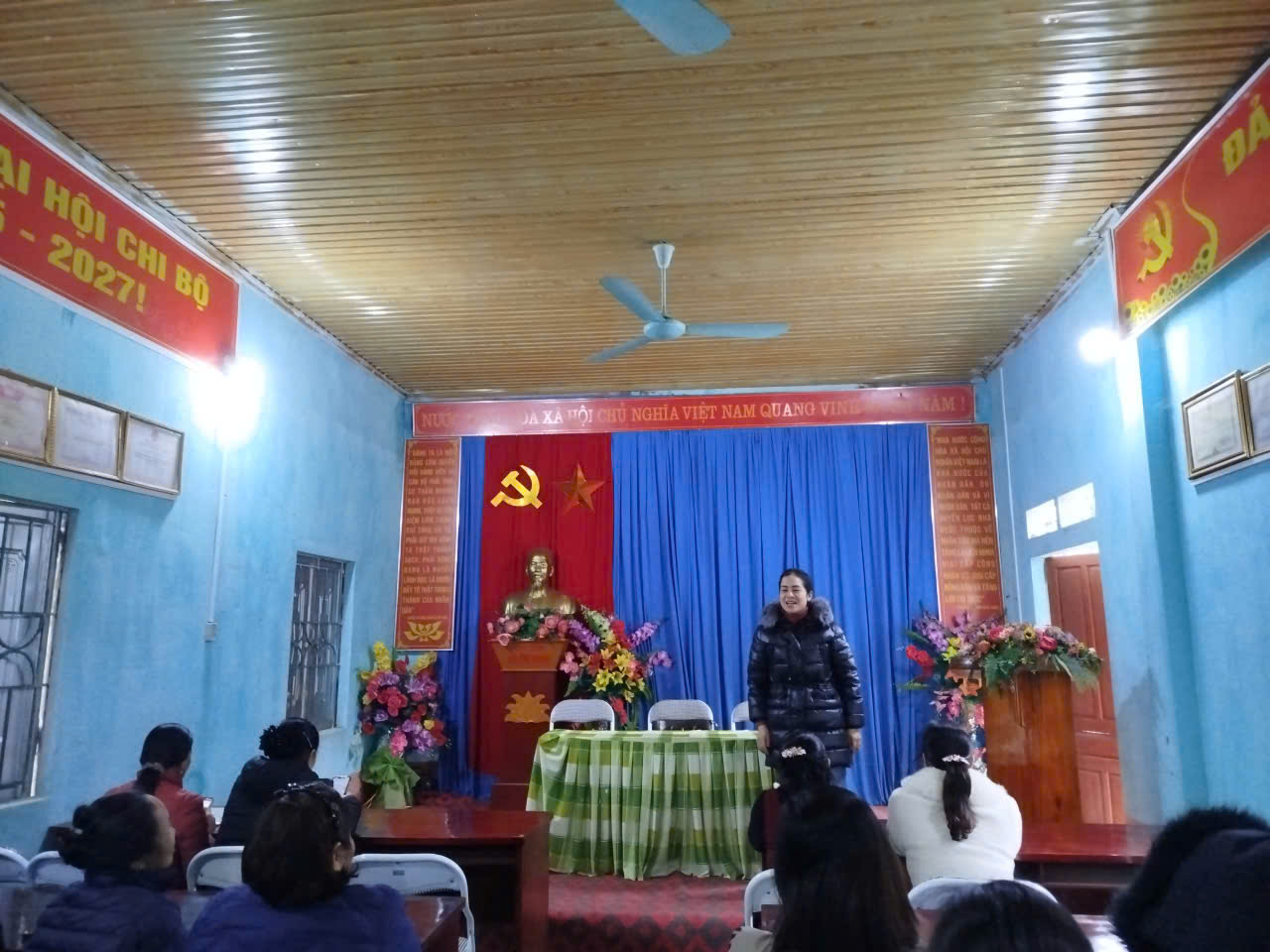 HỘI LHPN XÃ VĨNH TUY TUYÊN TRUYỀN, TẬP HUẤN PHONG TRÀO “BÌNH DÂN HỌC VỤ SỐ” TẠI CHI HỘI PHỤ NỮ THÔN VĨNH SƠN