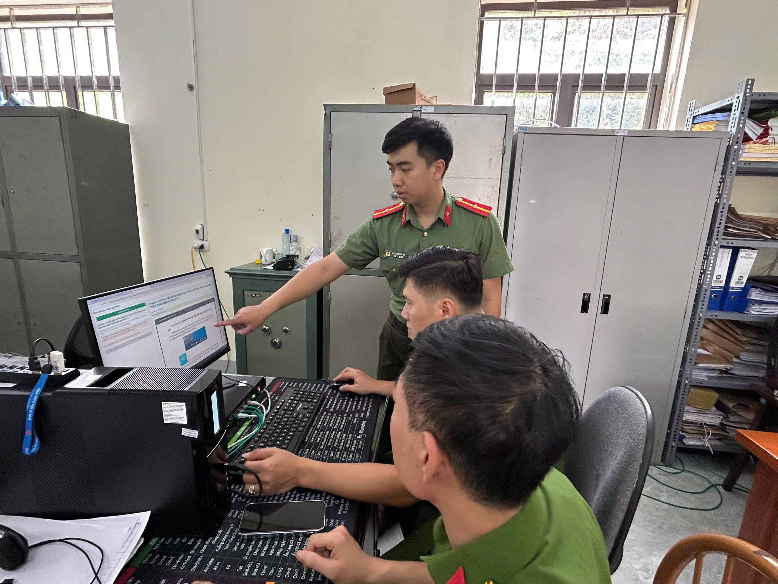 CÔNG AN XÃ CAO BỒ ĐẨY MẠNH CẢI CÁCH HÀNH CHÍNH HƯỚNG TỚI NỀN HÀNH CHÍNH SỐ PHỤC VỤ NHÂN DÂN