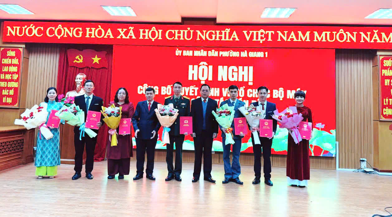 Phường Hà Giang 1 công bố các Quyết định về công tác cán bộ.